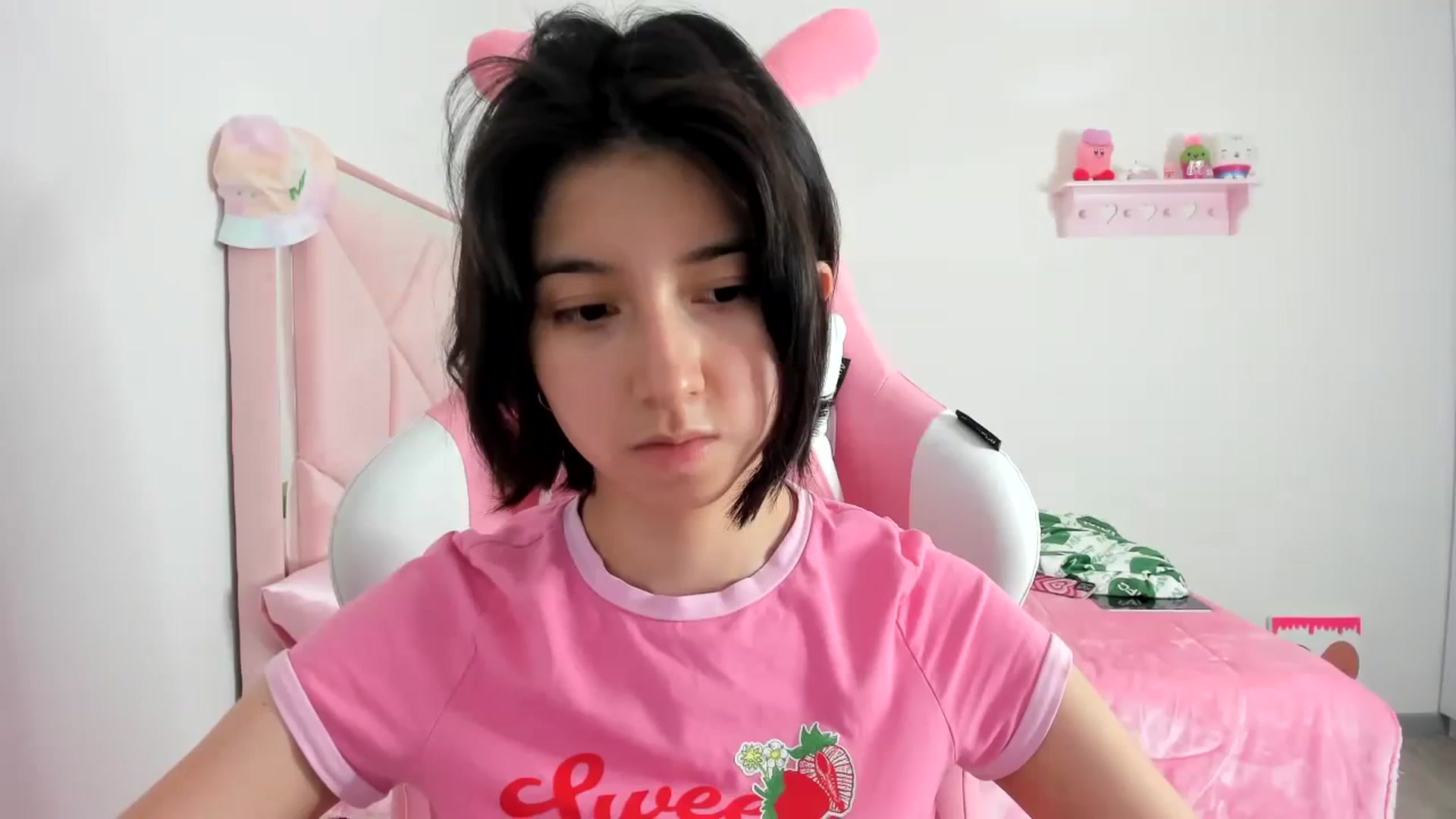 Gallery image thumbnail from Cherrycute666's myfreecams stream on, 12/14/2023, 09:15 image 1 of 20
