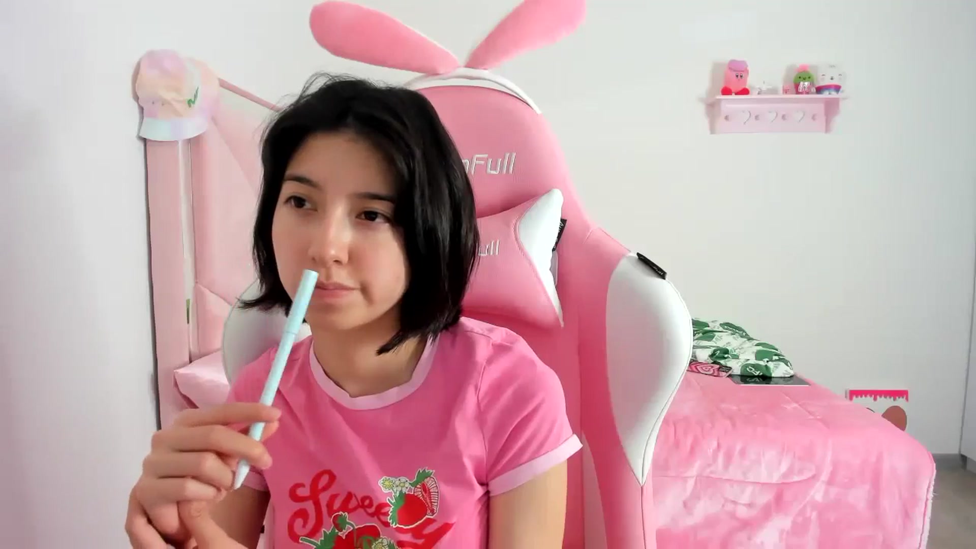 Gallery image thumbnail from Cherrycute666's myfreecams stream on, 12/14/2023, 09:15 image 17 of 20