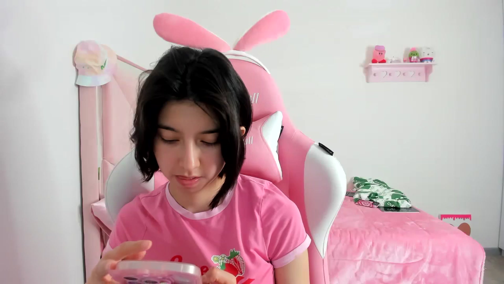 Gallery image thumbnail from Cherrycute666's myfreecams stream on, 12/14/2023, 09:15 image 3 of 20