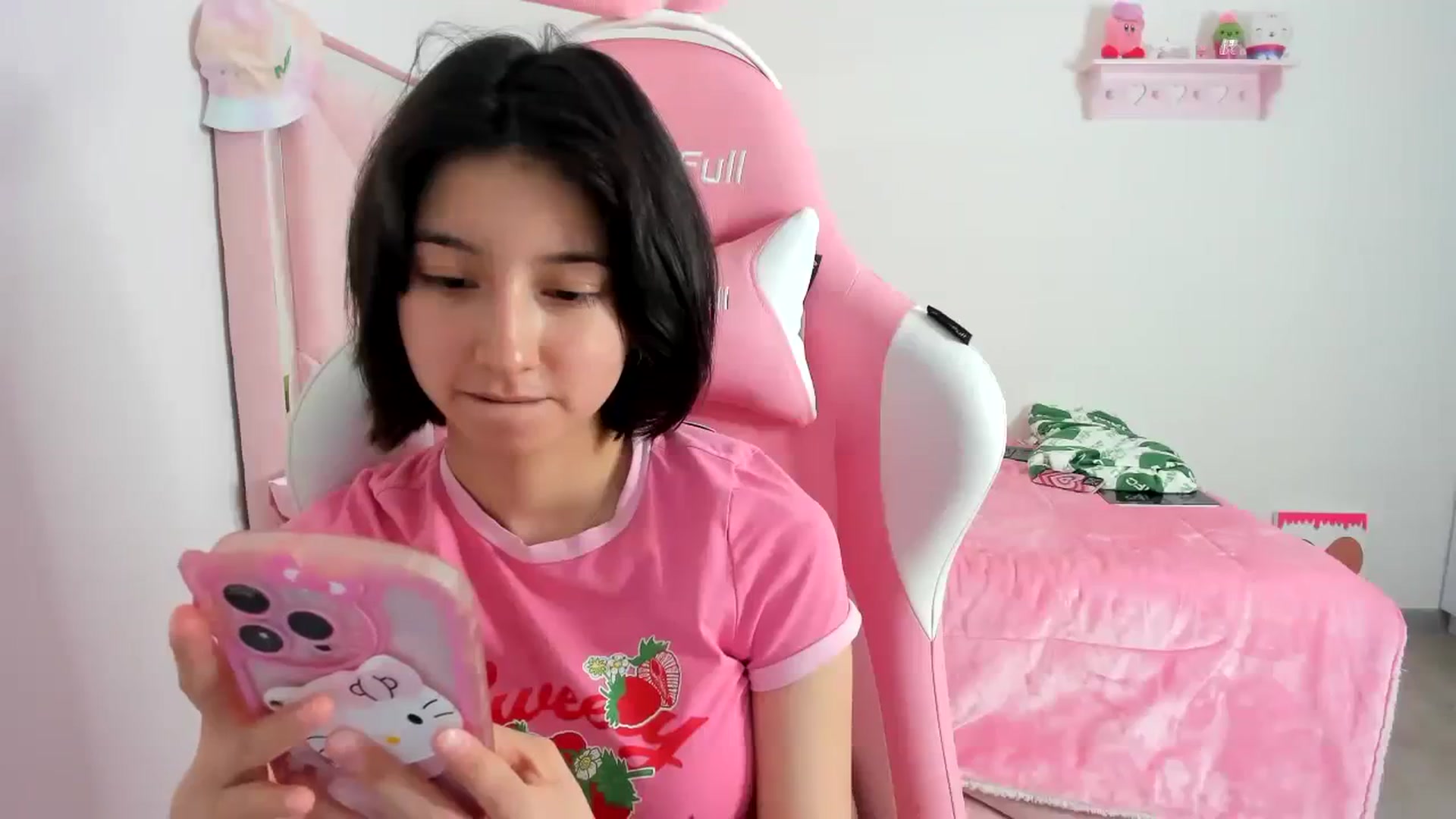 Gallery image thumbnail from Cherrycute666's myfreecams stream on, 12/14/2023, 09:37 image 3 of 20