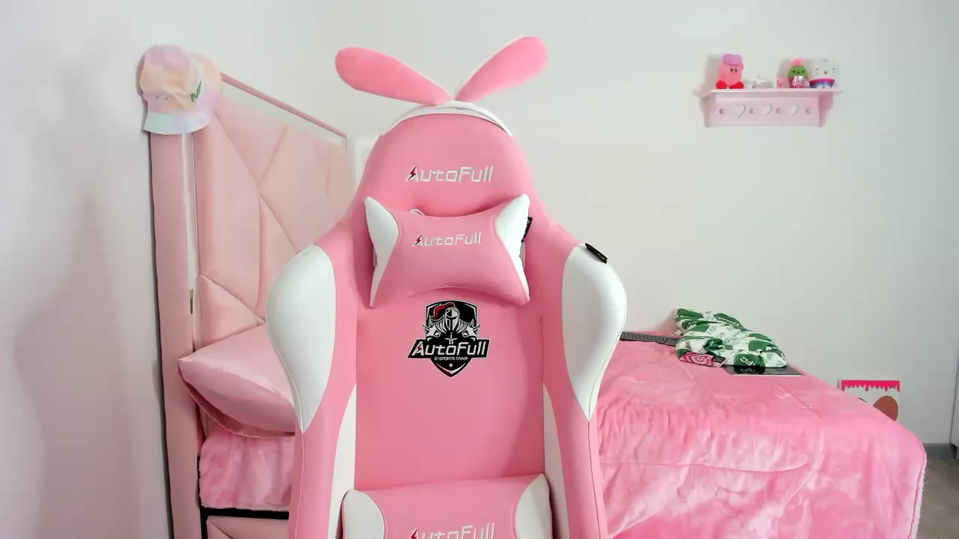 Gallery image thumbnail from Cherrycute666's myfreecams stream on, 12/14/2023, 09:37 image 16 of 20