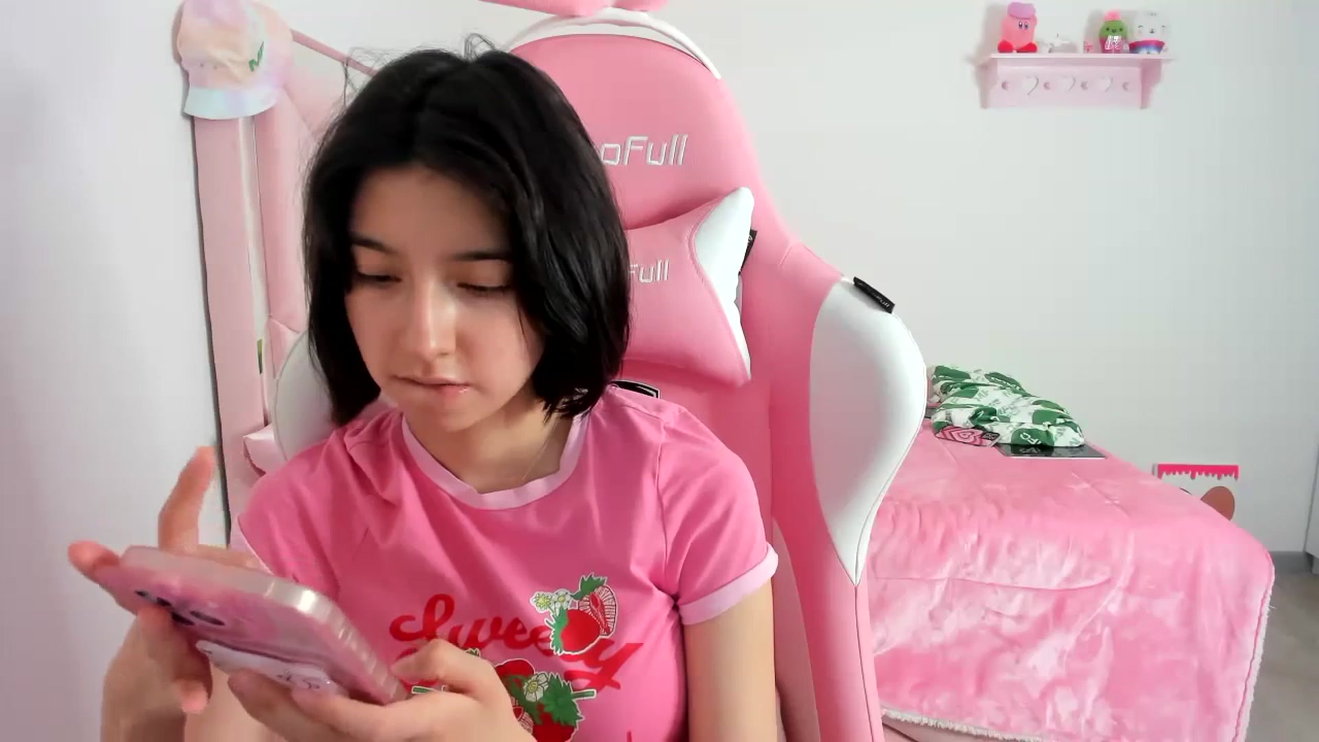Gallery image thumbnail from Cherrycute666's myfreecams stream on, 12/14/2023, 09:37 image 6 of 20