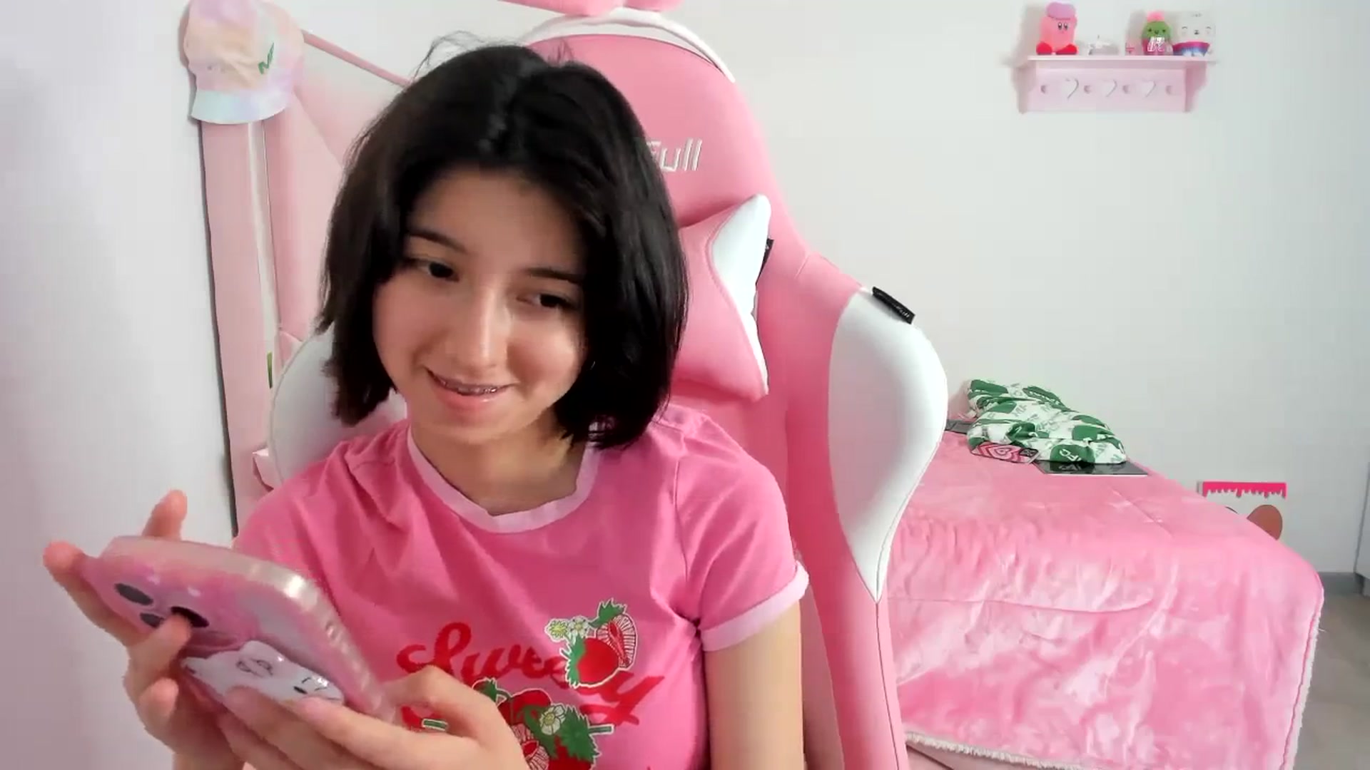 Gallery image thumbnail from Cherrycute666's myfreecams stream on, 12/14/2023, 09:37 image 4 of 20