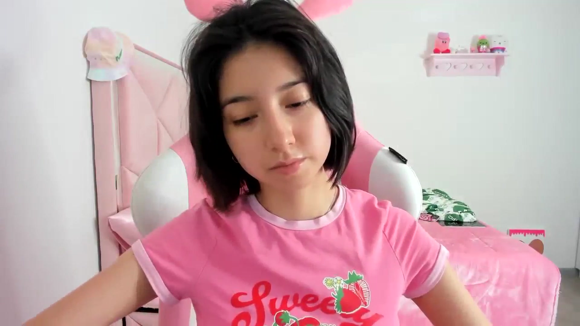 Gallery image thumbnail from Cherrycute666's myfreecams stream on, 12/14/2023, 09:37 image 11 of 20