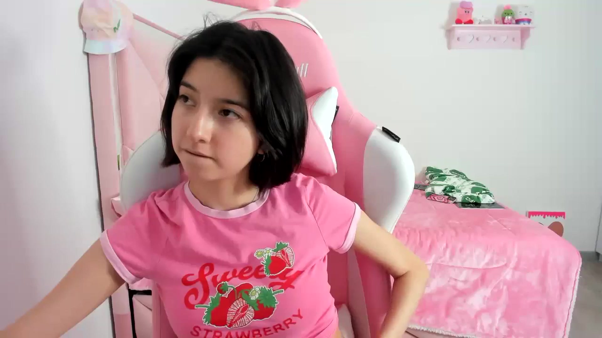 Gallery image thumbnail from Cherrycute666's myfreecams stream on, 12/14/2023, 09:37 image 2 of 20