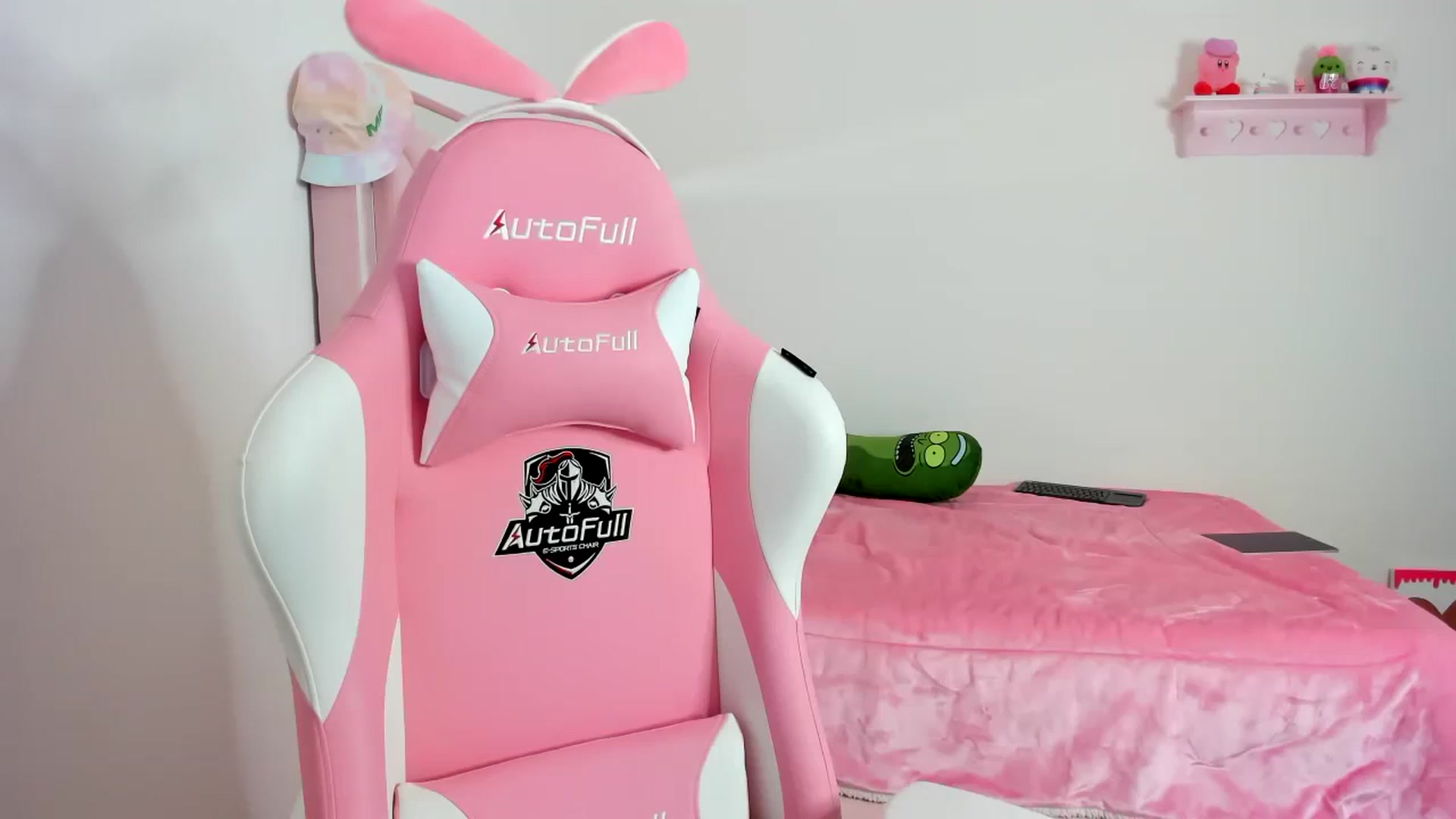 Gallery image thumbnail from Cherrycute666's myfreecams stream on, 12/15/2023, 24:43 image 2 of 20