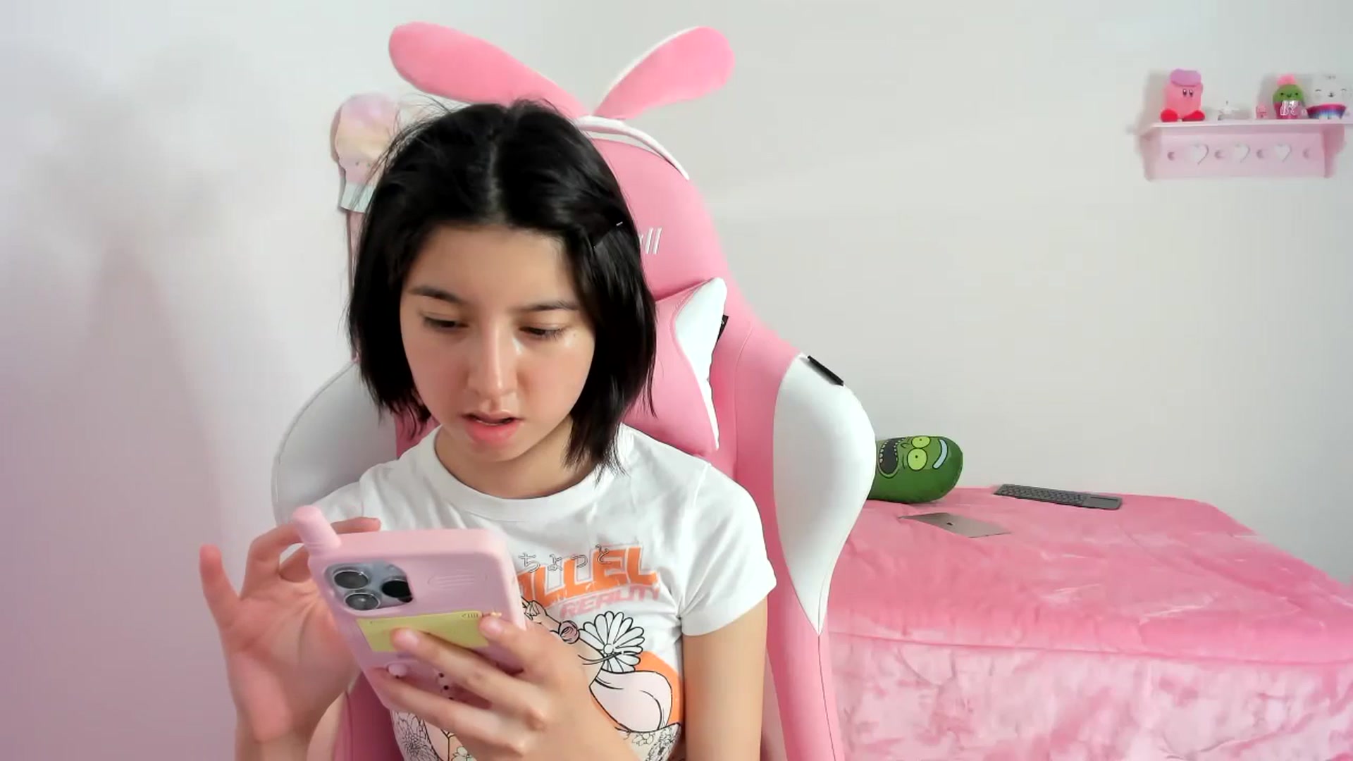 Gallery image thumbnail from Cherrycute666's myfreecams stream on, 12/15/2023, 24:43 image 20 of 20