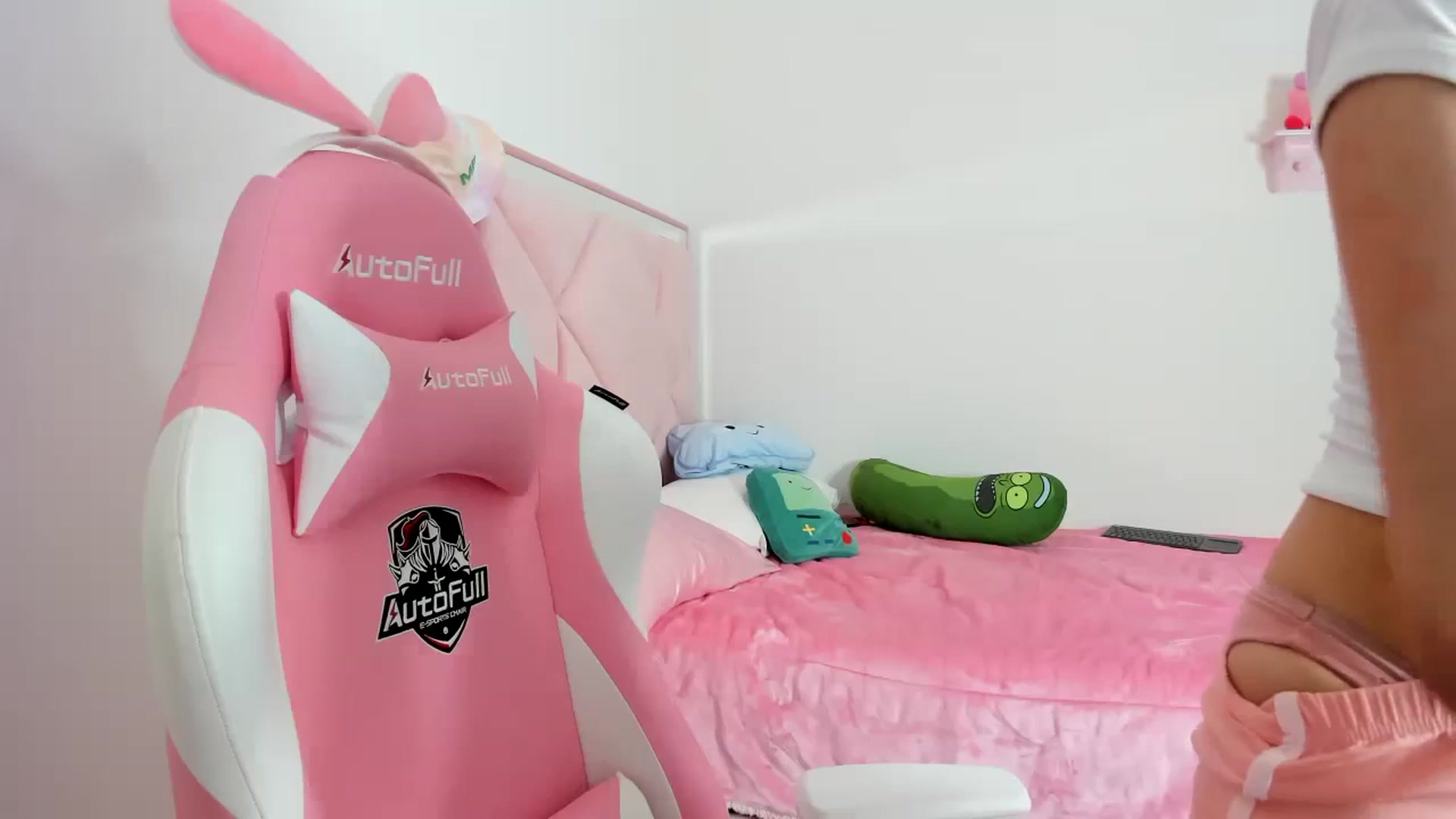 Gallery image thumbnail from Cherrycute666's myfreecams stream on, 12/15/2023, 24:43 image 11 of 20