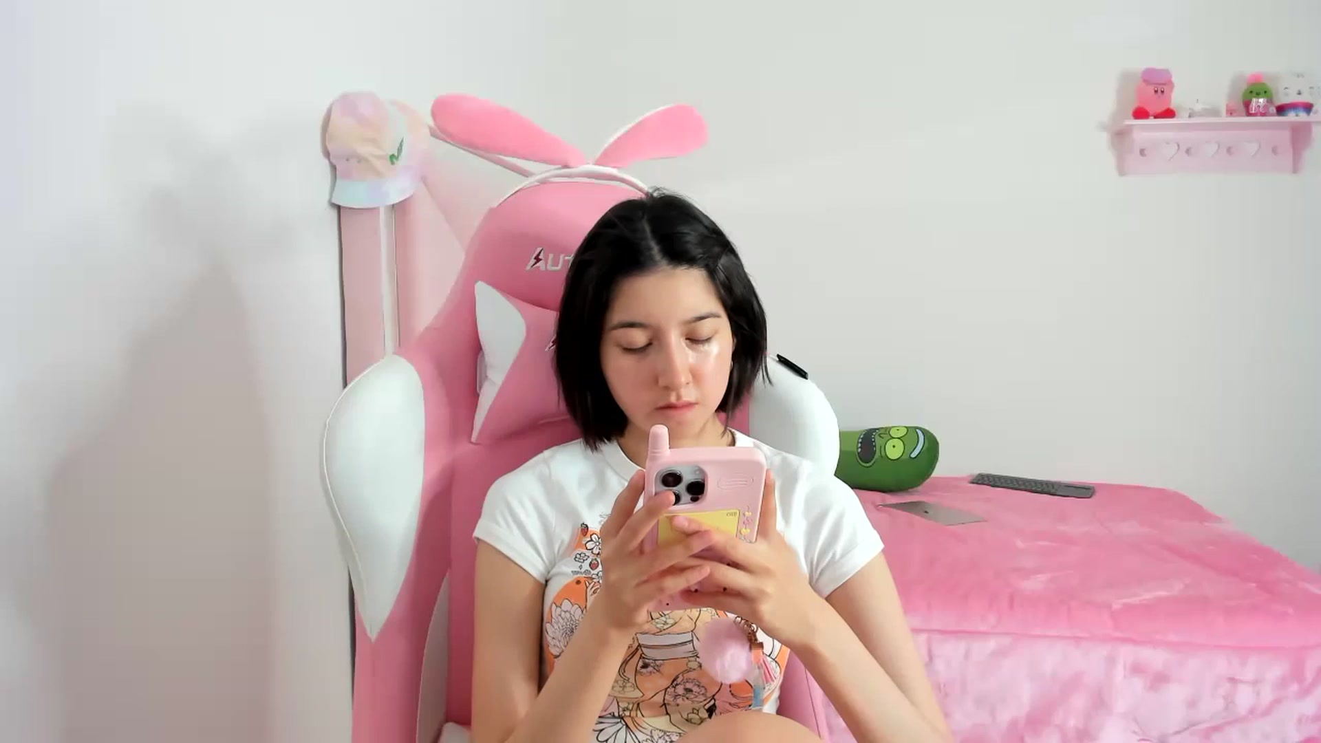 Gallery image thumbnail from Cherrycute666's myfreecams stream on, 12/15/2023, 24:43 image 15 of 20