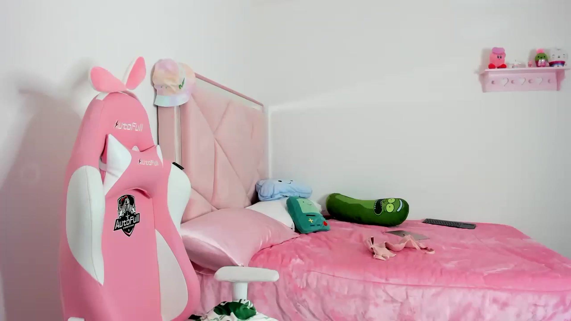 Gallery image thumbnail from Cherrycute666's myfreecams stream on, 12/15/2023, 03:38 image 9 of 20