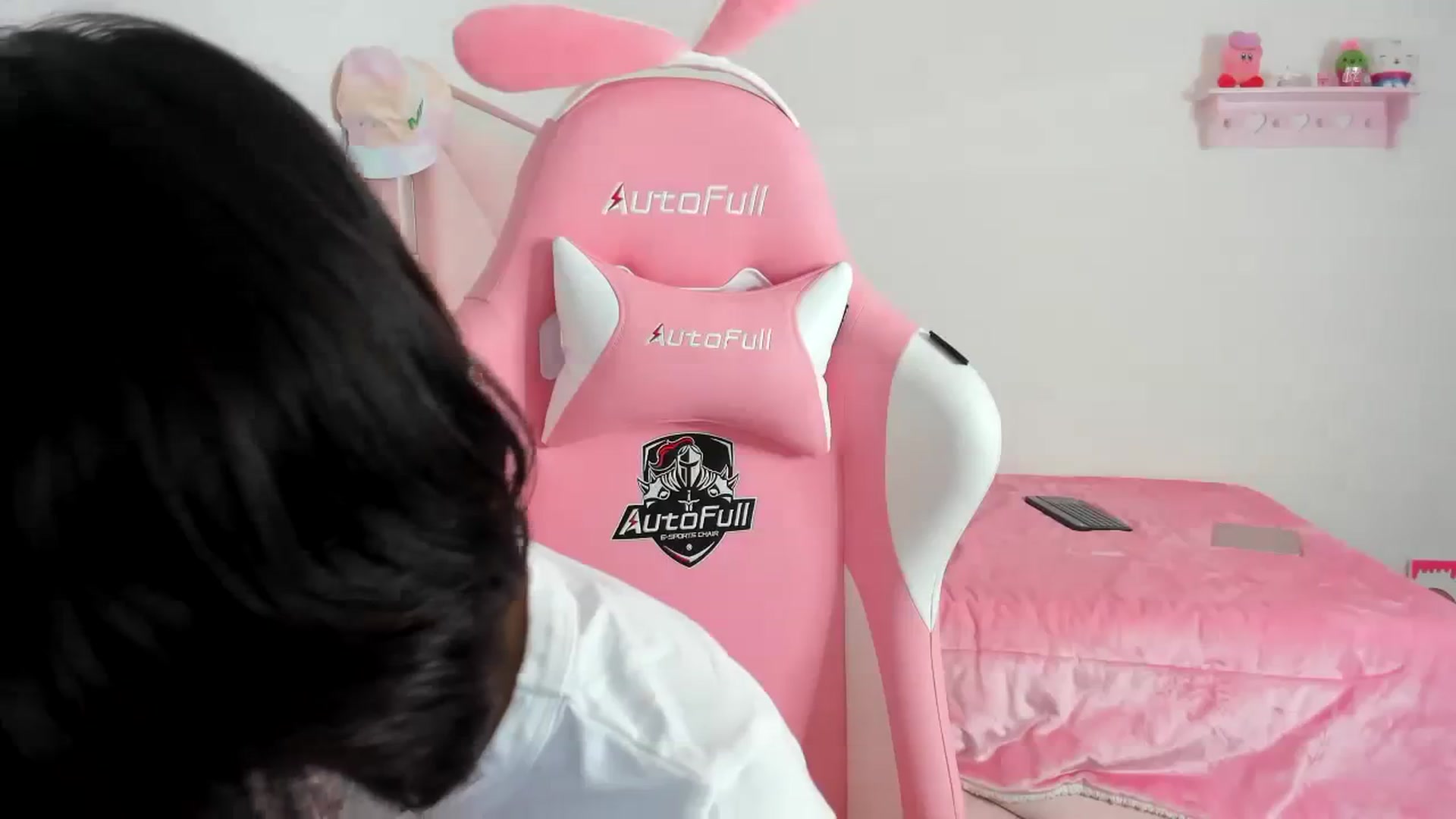 Gallery image thumbnail from Cherrycute666's myfreecams stream on, 12/15/2023, 07:59 image 7 of 20