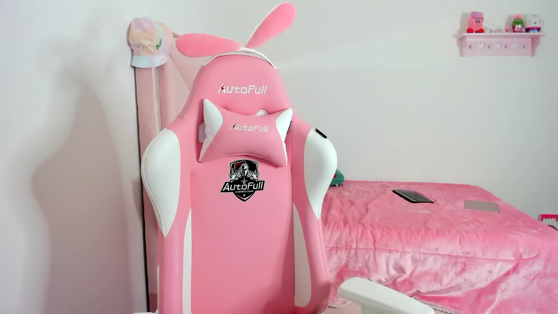 Gallery image thumbnail from Cherrycute666's myfreecams stream on, 12/15/2023, 07:59 image 8 of 20