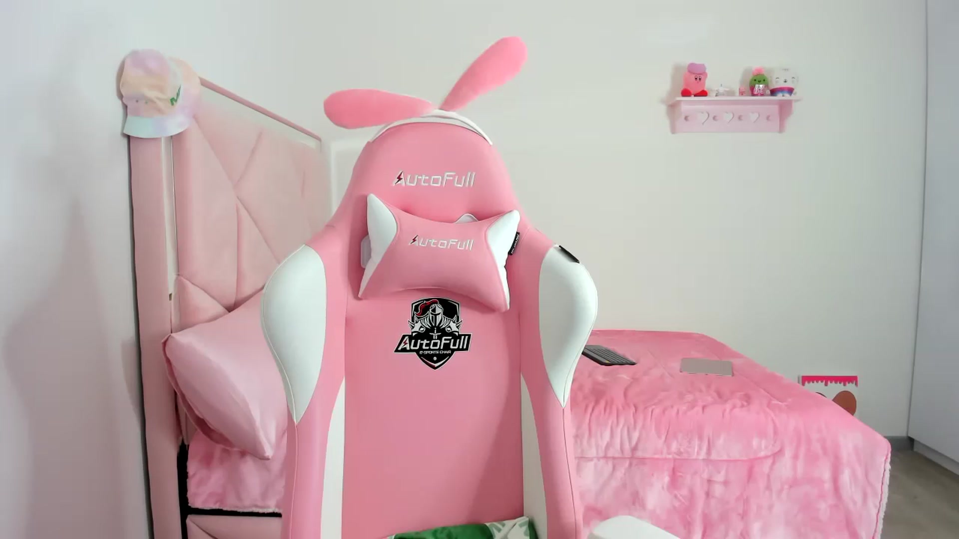 Gallery image thumbnail from Cherrycute666's myfreecams stream on, 12/16/2023, 24:30 image 14 of 20