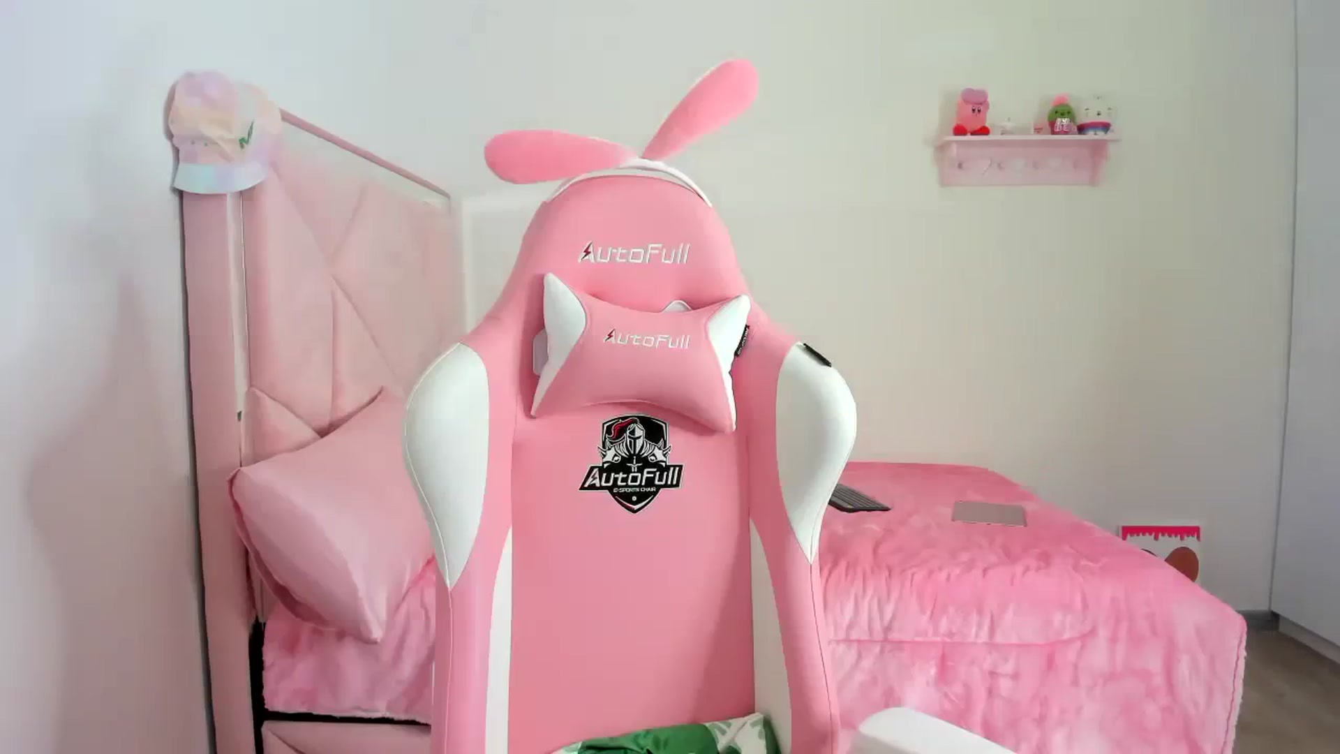 Gallery image thumbnail from Cherrycute666's myfreecams stream on, 12/16/2023, 24:30 image 12 of 20