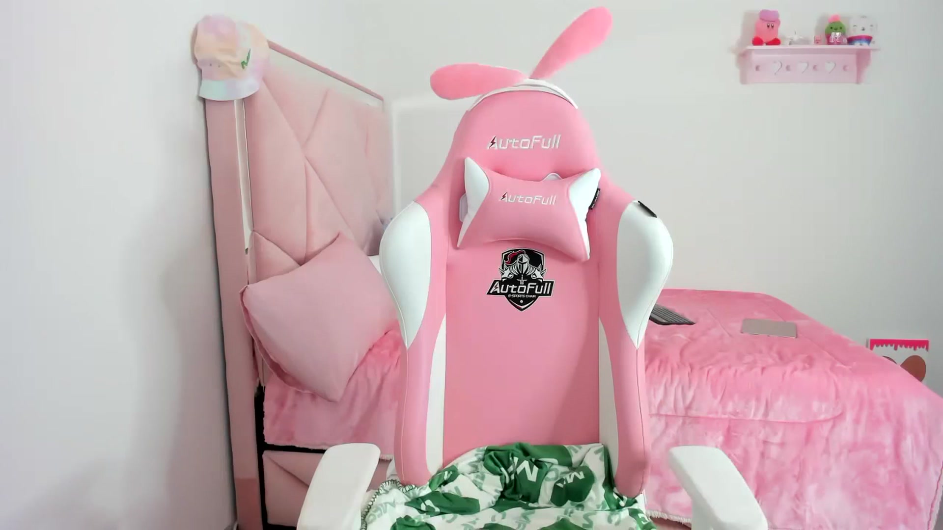 Gallery image thumbnail from Cherrycute666's myfreecams stream on, 12/16/2023, 24:30 image 6 of 20