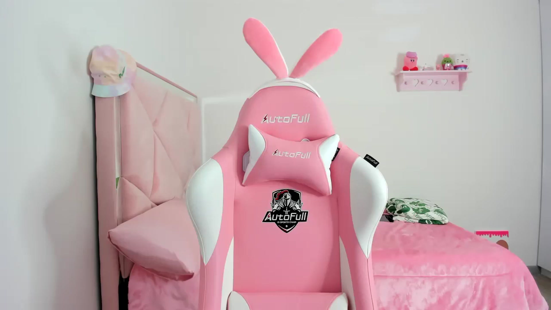 Gallery image thumbnail from Cherrycute666's myfreecams stream on, 12/17/2023, 08:21 image 6 of 20