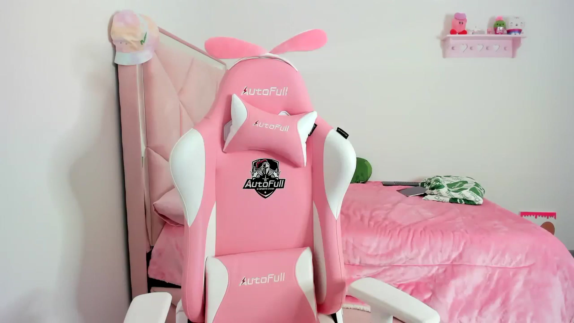Gallery image thumbnail from Cherrycute666's myfreecams stream on, 12/17/2023, 08:21 image 14 of 20
