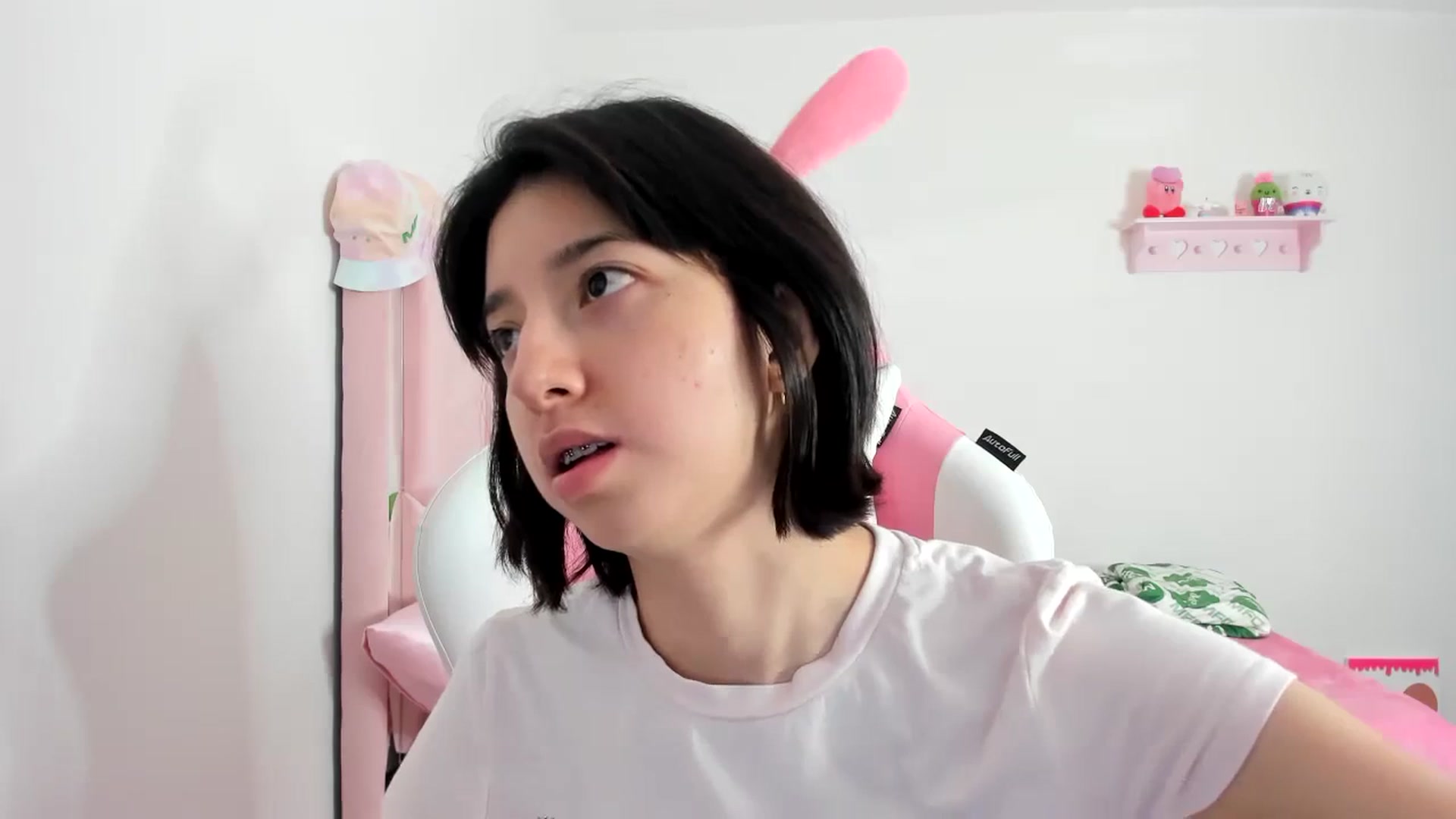 Gallery image thumbnail from Cherrycute666's myfreecams stream on, 12/17/2023, 08:21 image 2 of 20