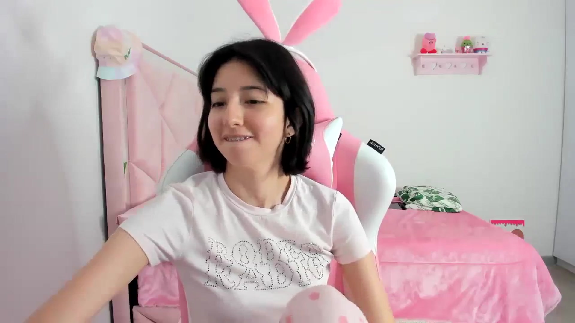 Gallery image thumbnail from Cherrycute666's myfreecams stream on, 12/17/2023, 08:21 image 7 of 20