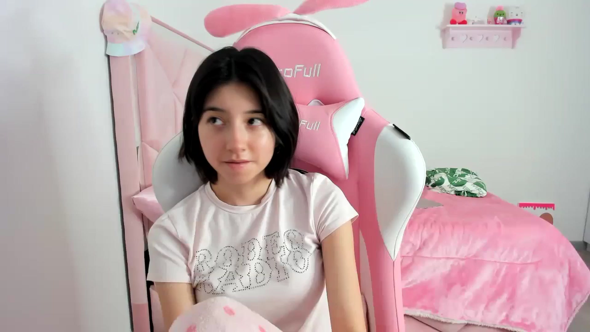 Gallery image thumbnail from Cherrycute666's myfreecams stream on, 12/17/2023, 10:36 image 9 of 20