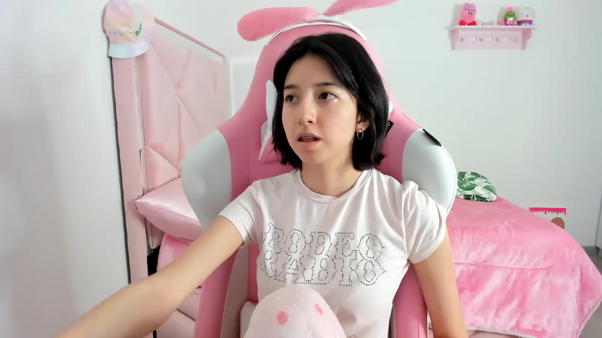 Gallery image thumbnail from Cherrycute666's myfreecams stream on, 12/17/2023, 10:36 image 7 of 20