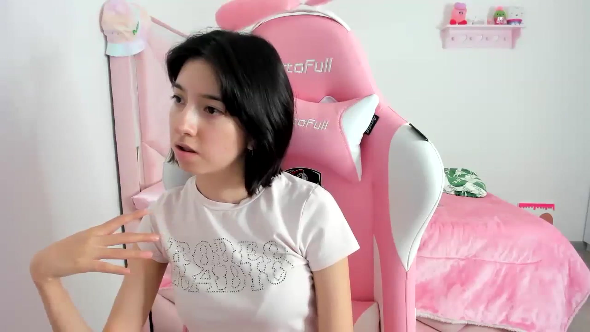 Gallery image thumbnail from Cherrycute666's myfreecams stream on, 12/17/2023, 10:36 image 10 of 20