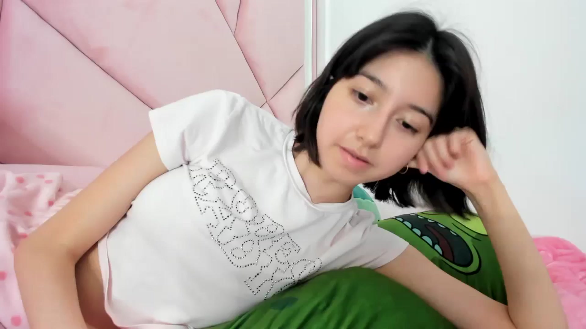 Gallery image thumbnail from Cherrycute666's myfreecams stream on, 12/17/2023, 10:36 image 2 of 20