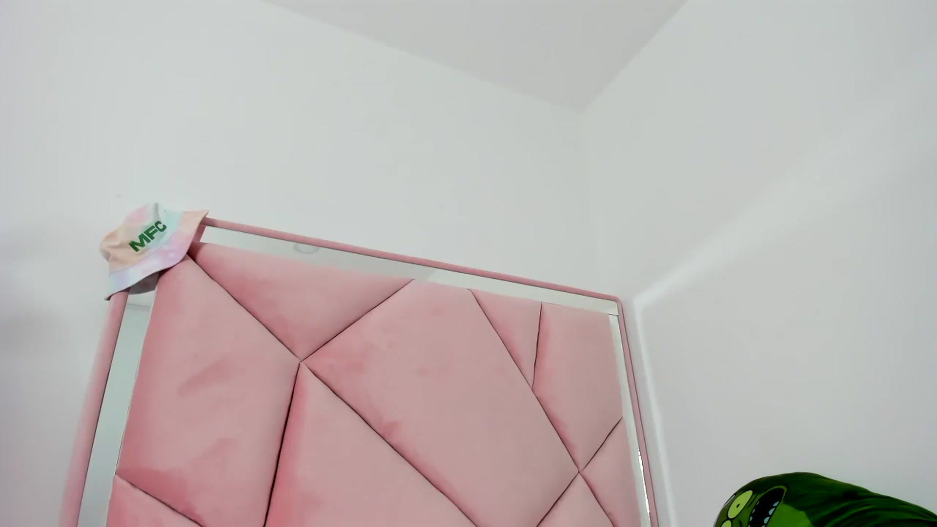Gallery image thumbnail from Cherrycute666's myfreecams stream on, 12/17/2023, 10:36 image 20 of 20