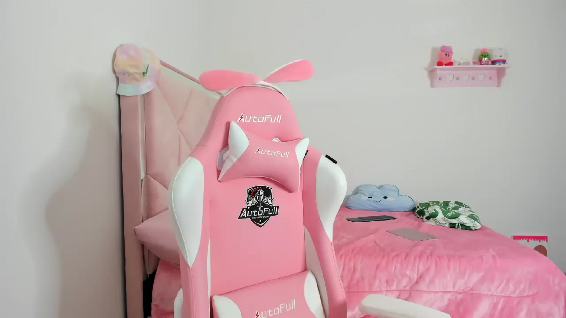 Gallery image thumbnail from Cherrycute666's myfreecams stream on, 12/17/2023, 10:36 image 6 of 20