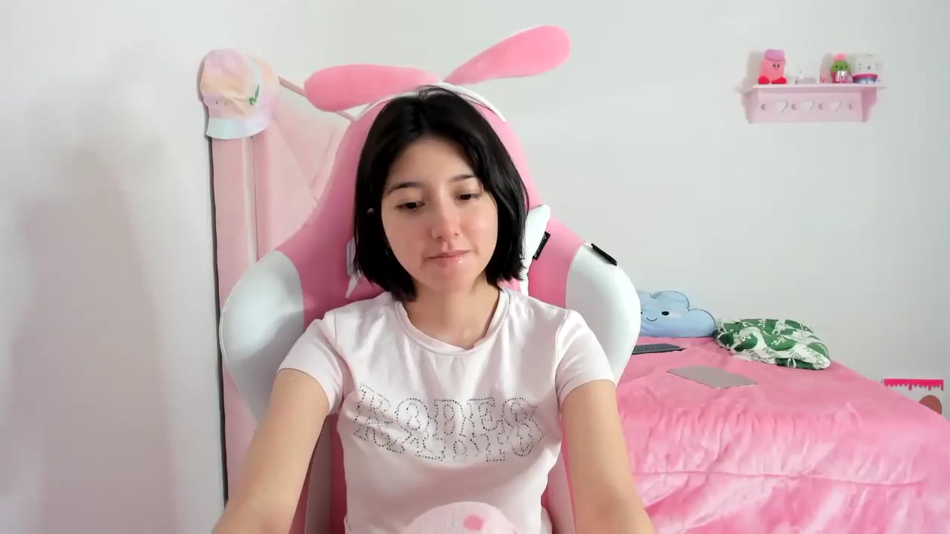 Gallery image thumbnail from Cherrycute666's myfreecams stream on, 12/17/2023, 10:36 image 5 of 20