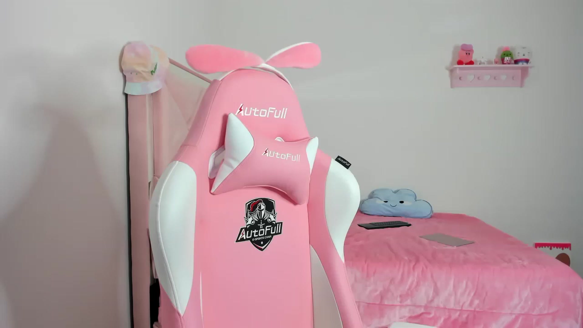 Gallery image thumbnail from Cherrycute666's myfreecams stream on, 12/18/2023, 08:59 image 3 of 20