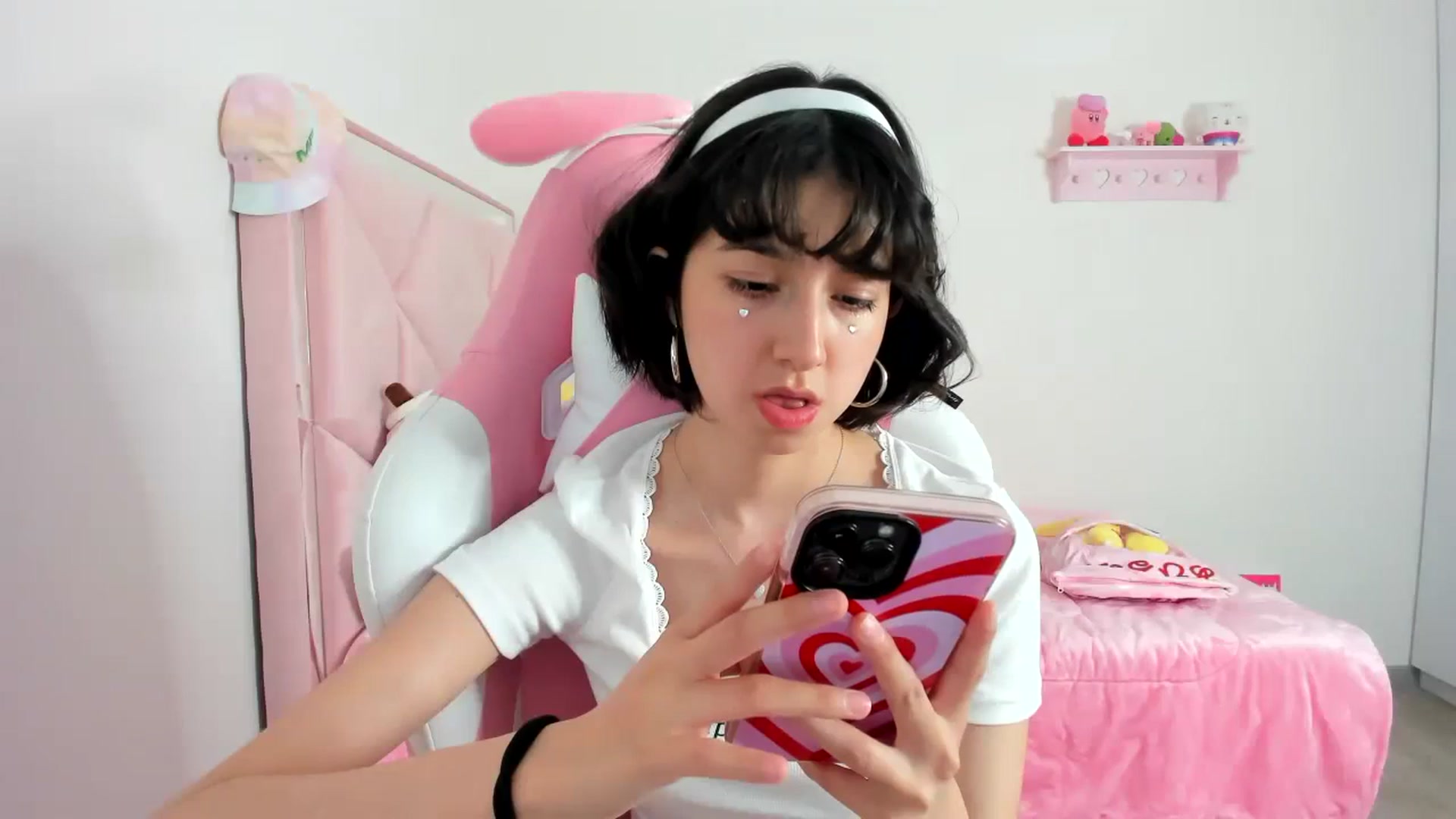 Gallery image thumbnail from Cherrycute666's myfreecams stream on, 12/19/2023, 04:07 image 7 of 20