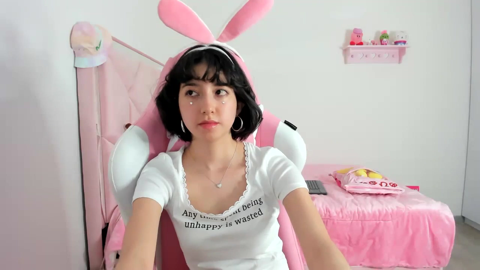 Gallery image thumbnail from Cherrycute666's myfreecams stream on, 12/19/2023, 04:07 image 15 of 20