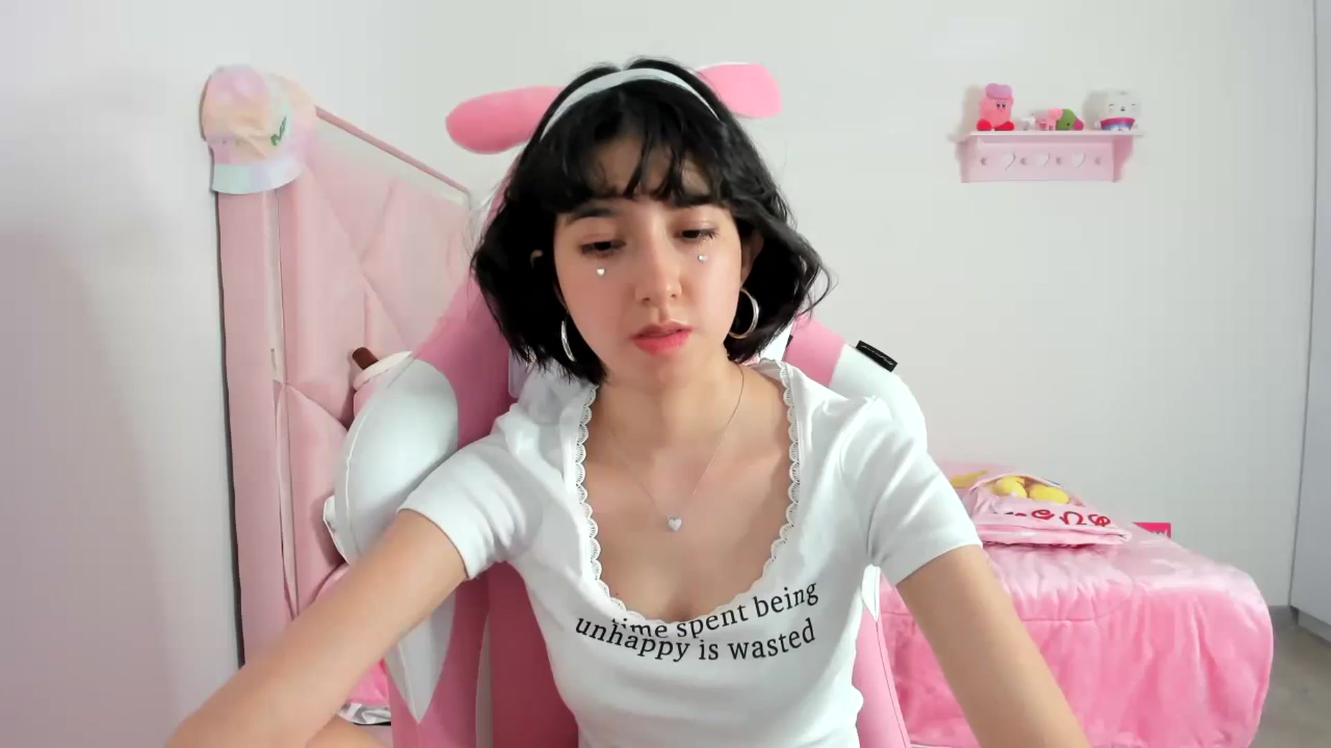 Gallery image thumbnail from Cherrycute666's myfreecams stream on, 12/19/2023, 04:07 image 6 of 20