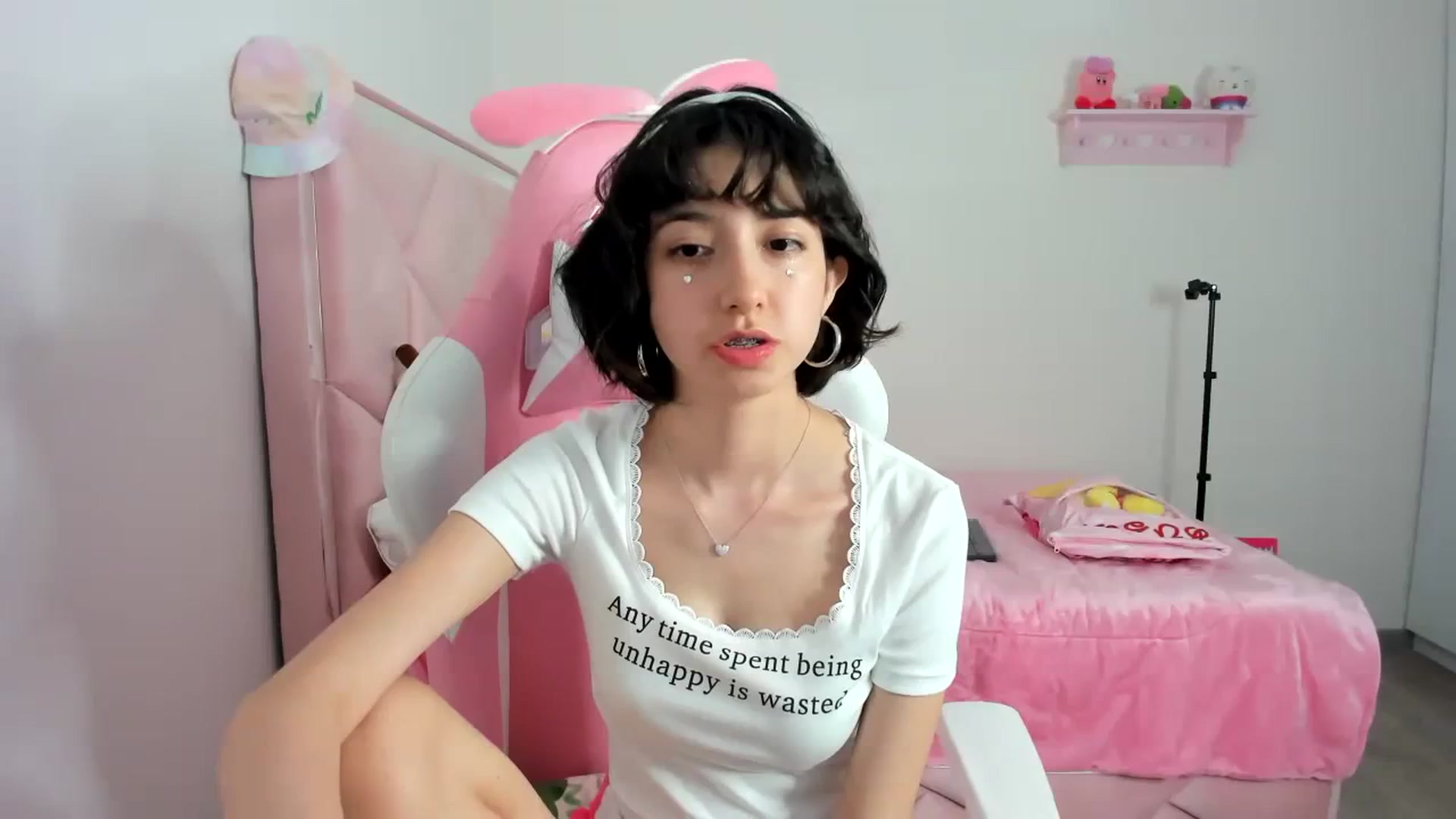 Gallery image thumbnail from Cherrycute666's myfreecams stream on, 12/19/2023, 04:07 image 1 of 20