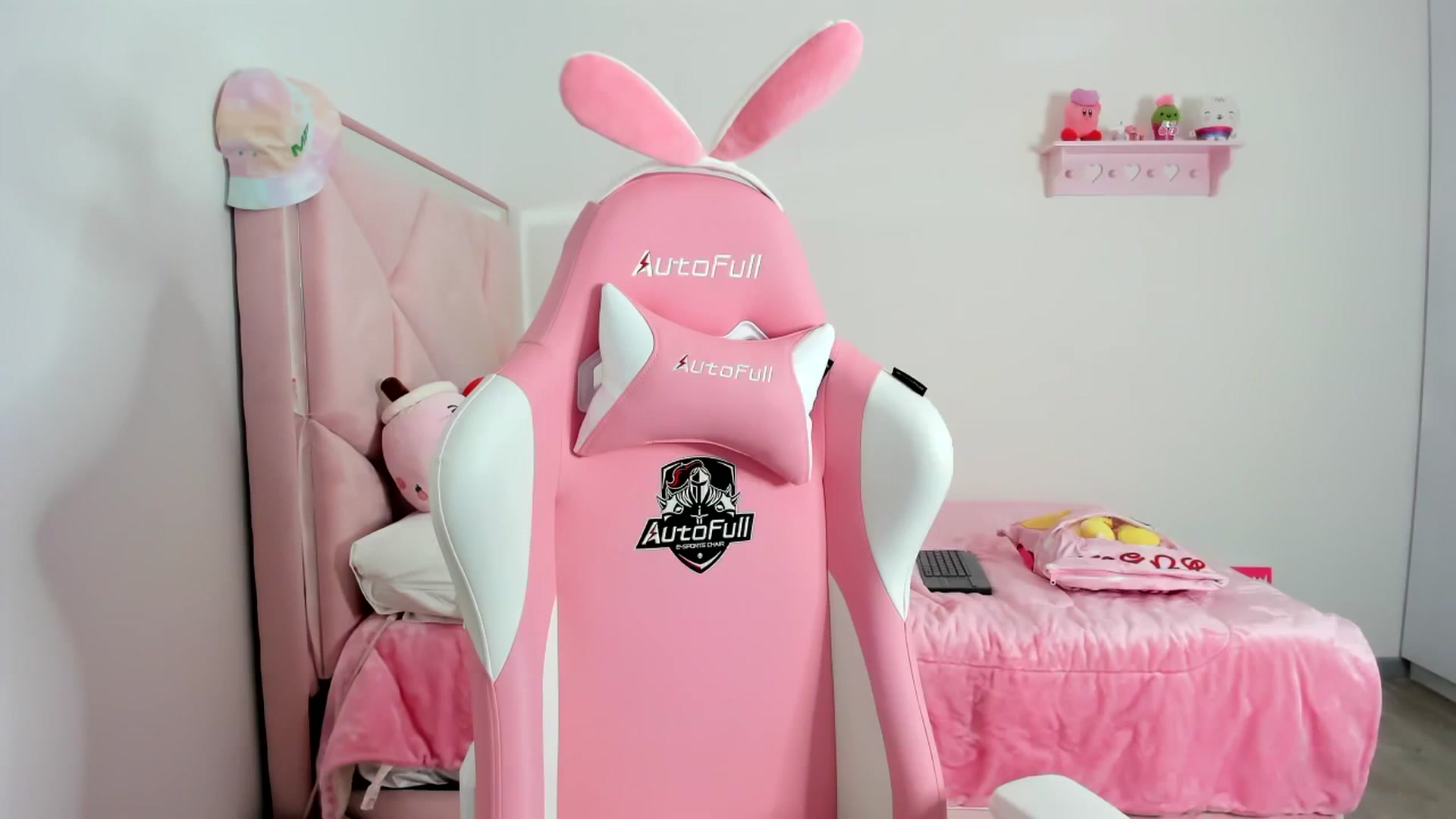 Gallery image thumbnail from Cherrycute666's myfreecams stream on, 12/19/2023, 04:07 image 20 of 20