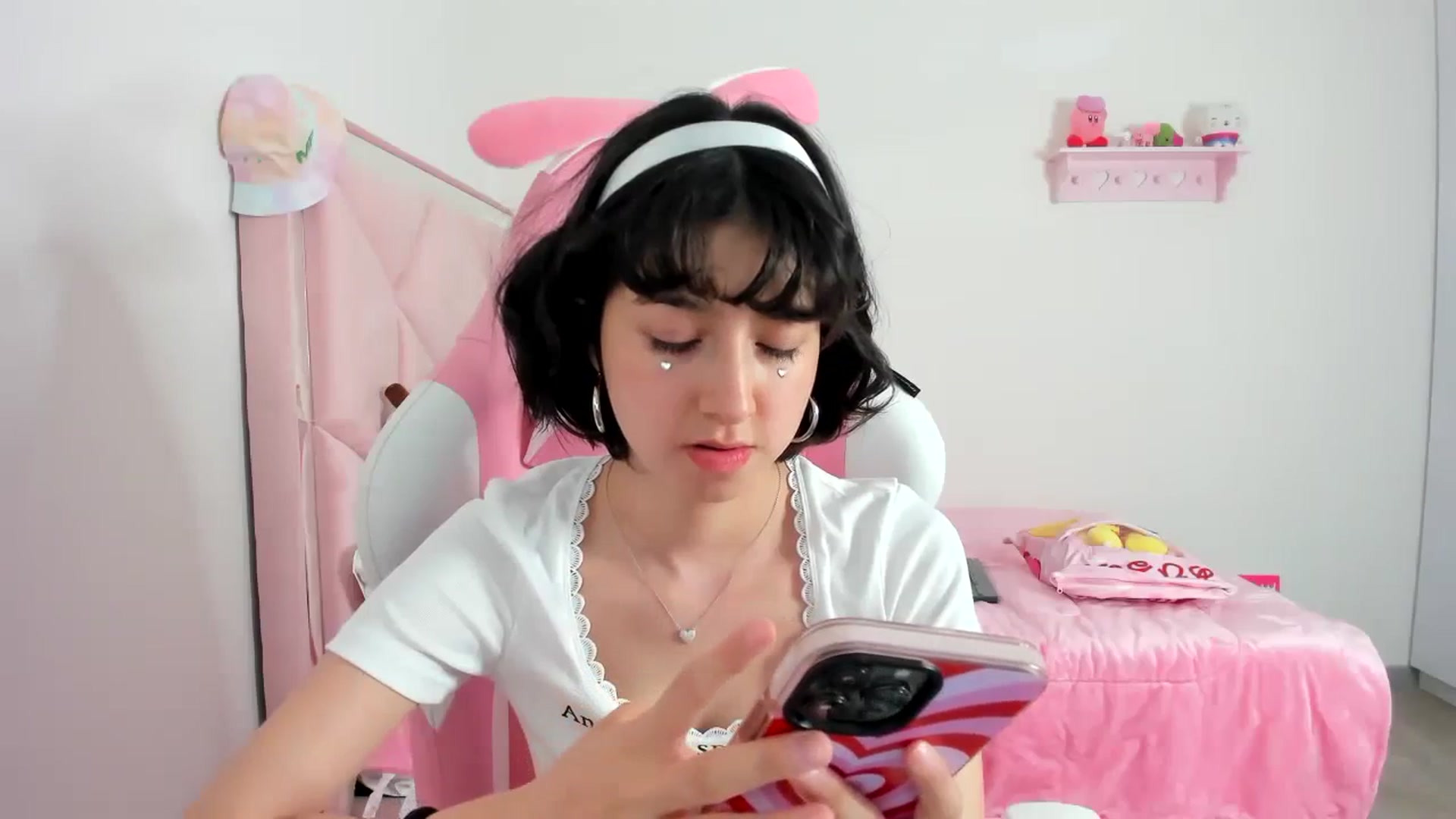 Gallery image thumbnail from Cherrycute666's myfreecams stream on, 12/19/2023, 04:07 image 3 of 20