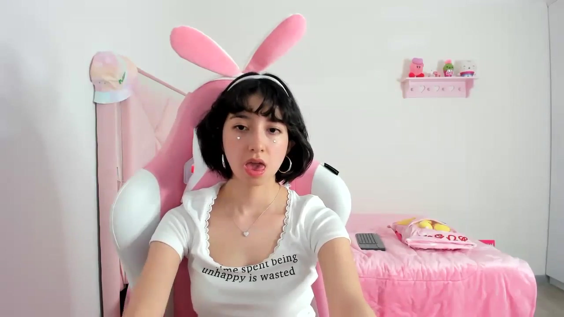 Gallery image thumbnail from Cherrycute666's myfreecams stream on, 12/19/2023, 04:07 image 13 of 20