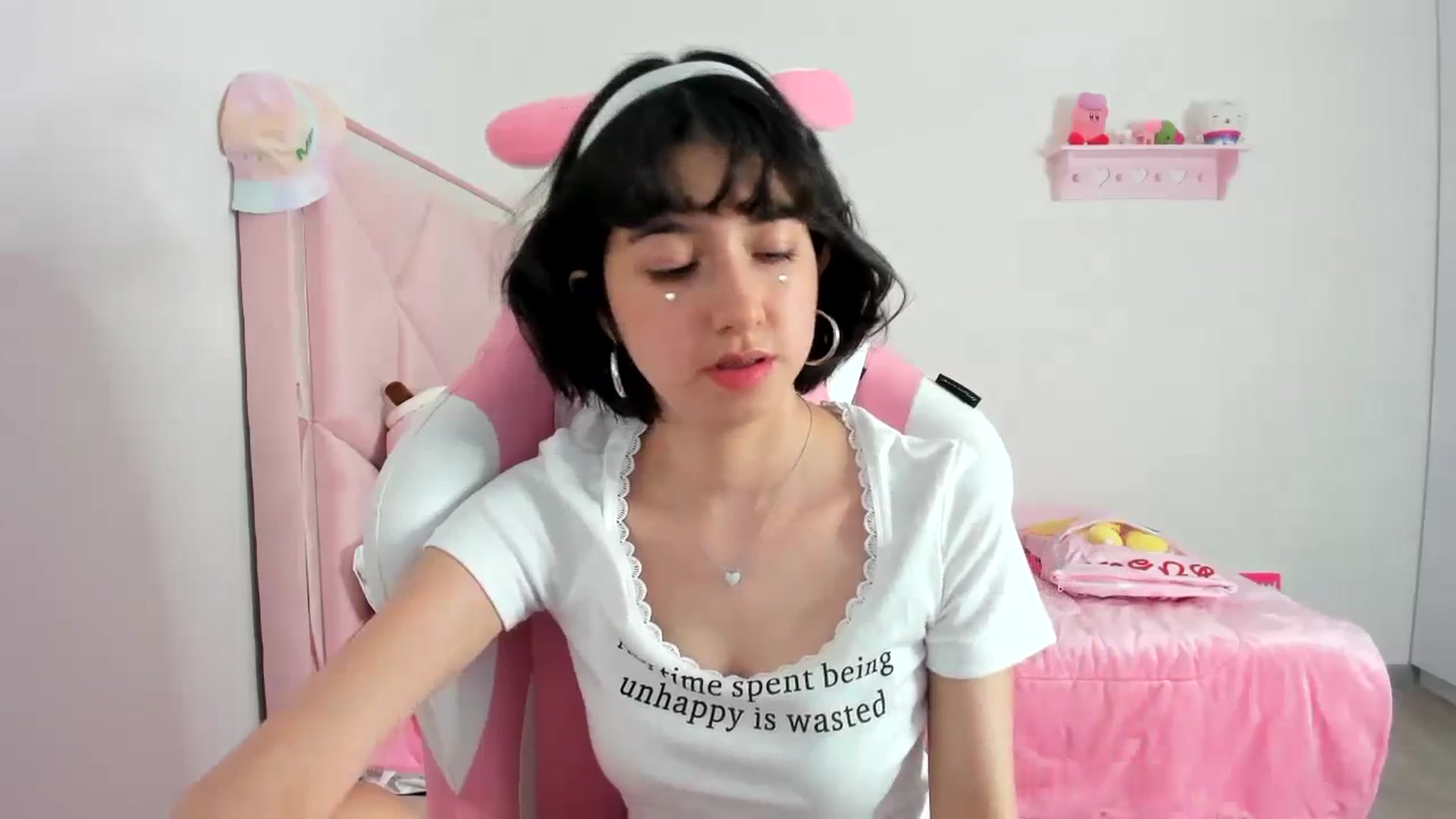Gallery image thumbnail from Cherrycute666's myfreecams stream on, 12/19/2023, 04:07 image 5 of 20