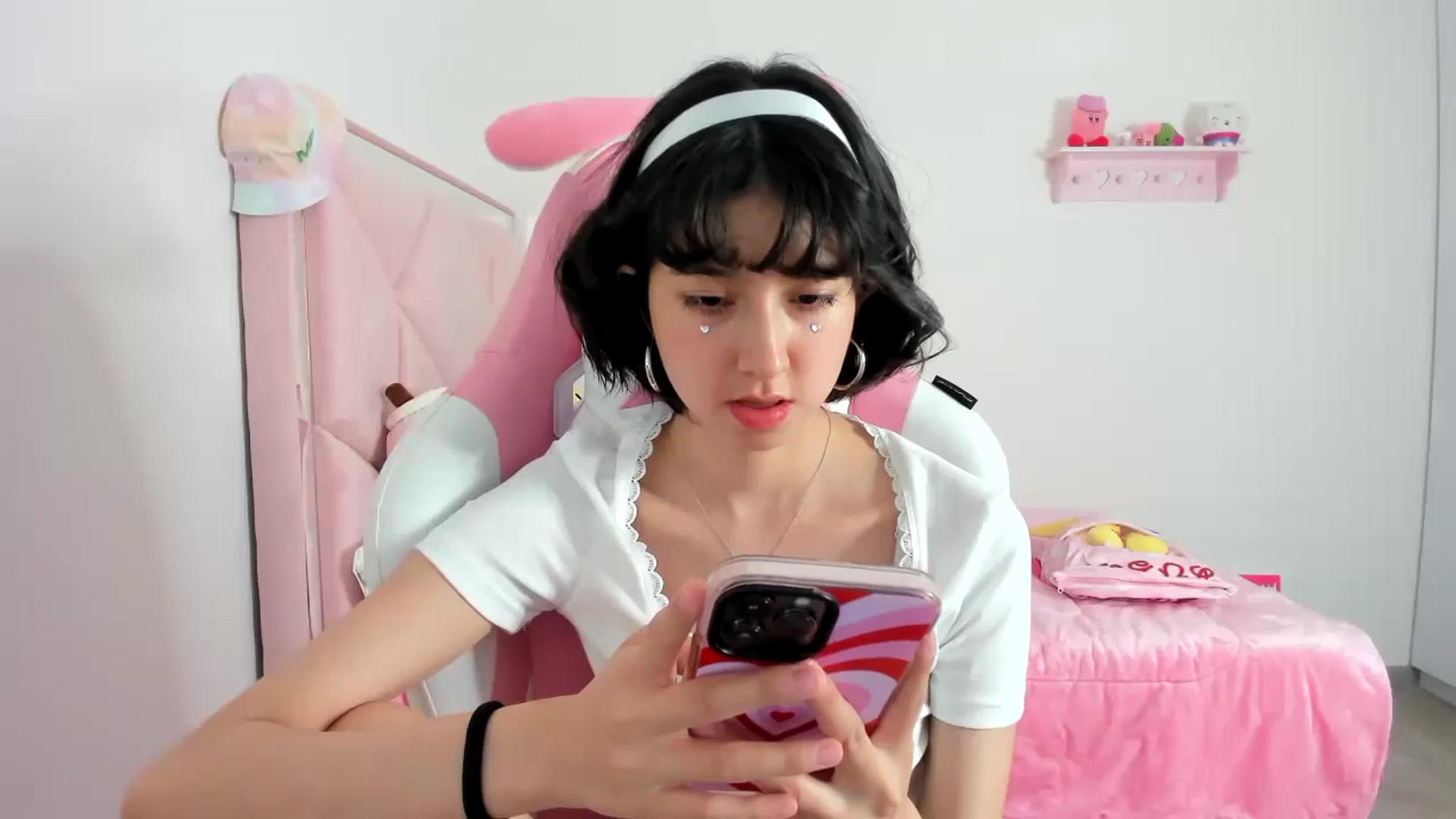 Gallery image thumbnail from Cherrycute666's myfreecams stream on, 12/19/2023, 04:07 image 4 of 20