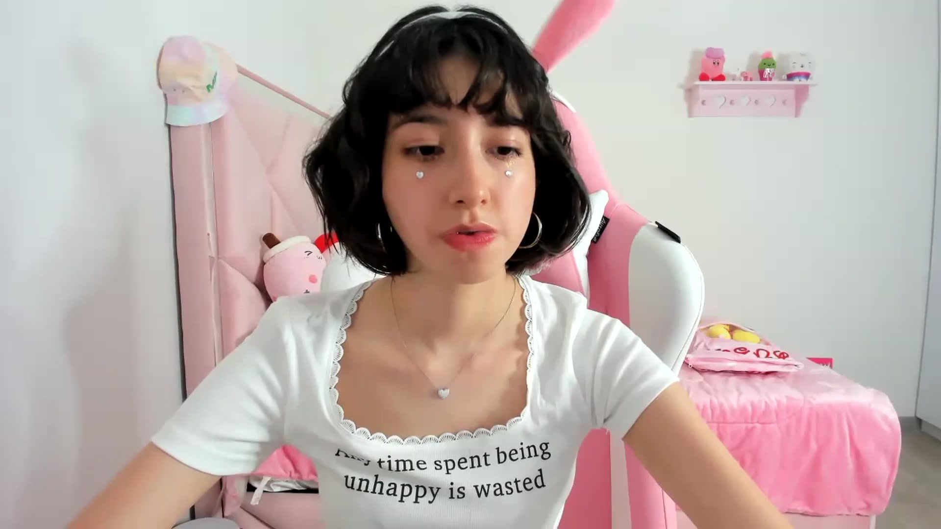 Gallery image thumbnail from Cherrycute666's myfreecams stream on, 12/19/2023, 08:22 image 5 of 20
