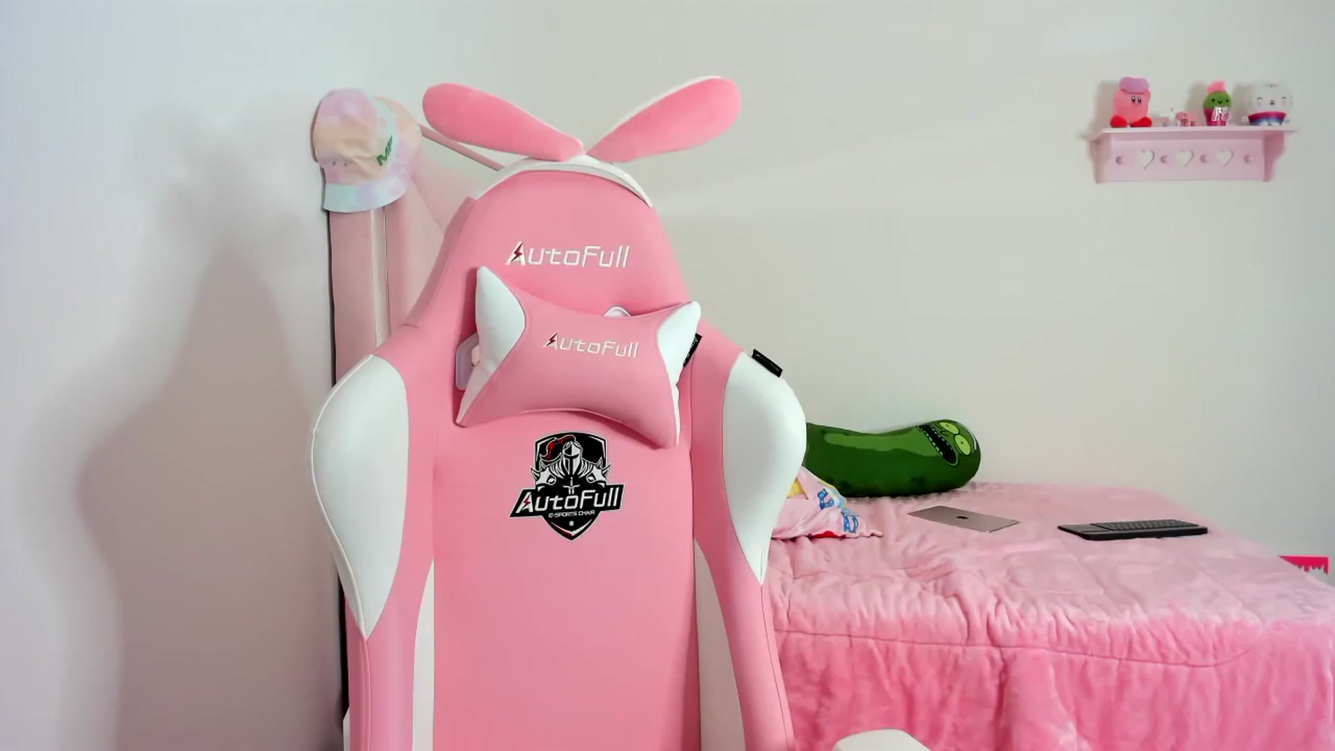Gallery image thumbnail from Cherrycute666's myfreecams stream on, 12/19/2023, 10:49 image 14 of 20