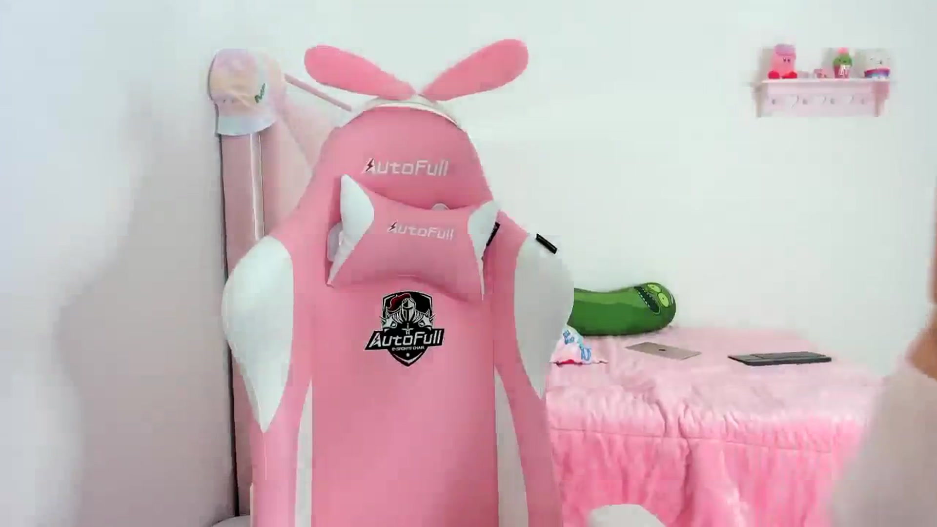 Gallery image thumbnail from Cherrycute666's myfreecams stream on, 12/19/2023, 10:49 image 15 of 20