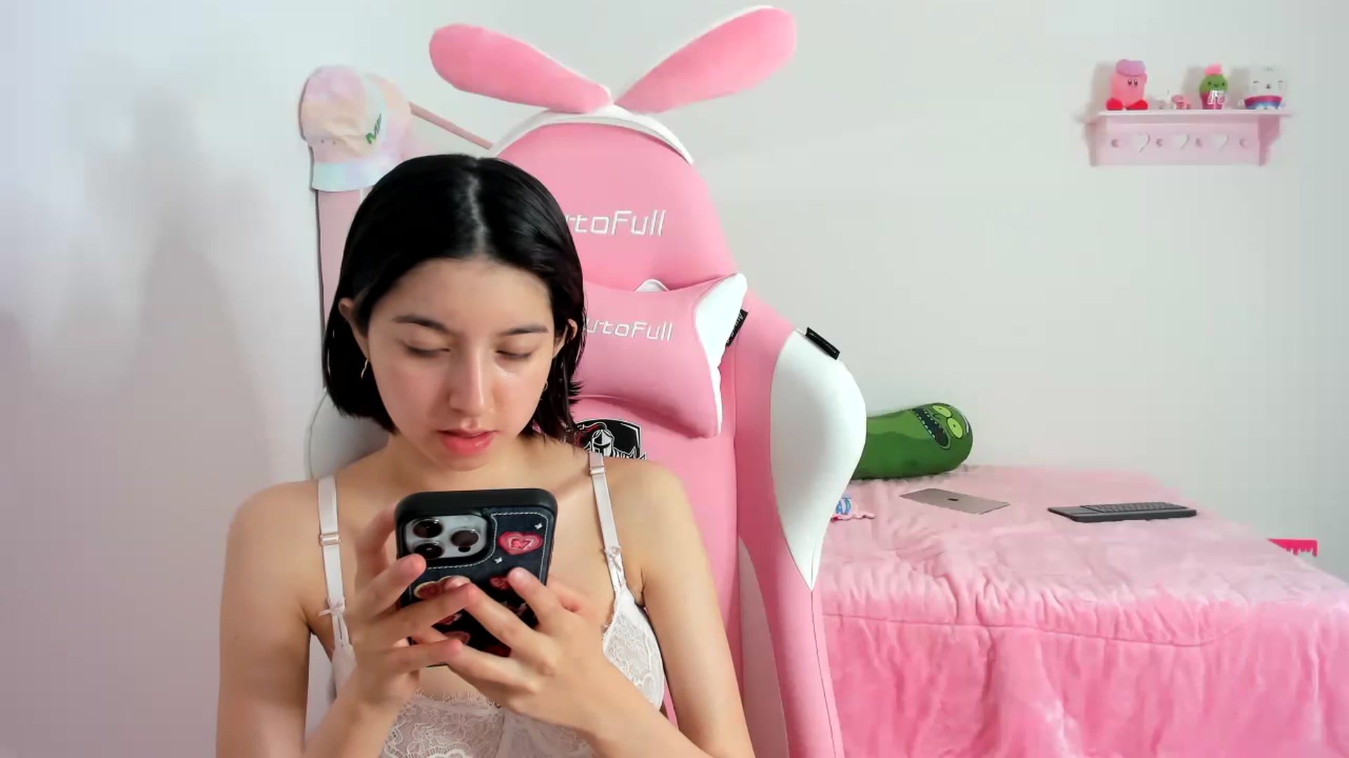 Gallery image thumbnail from Cherrycute666's myfreecams stream on, 12/19/2023, 10:49 image 17 of 20