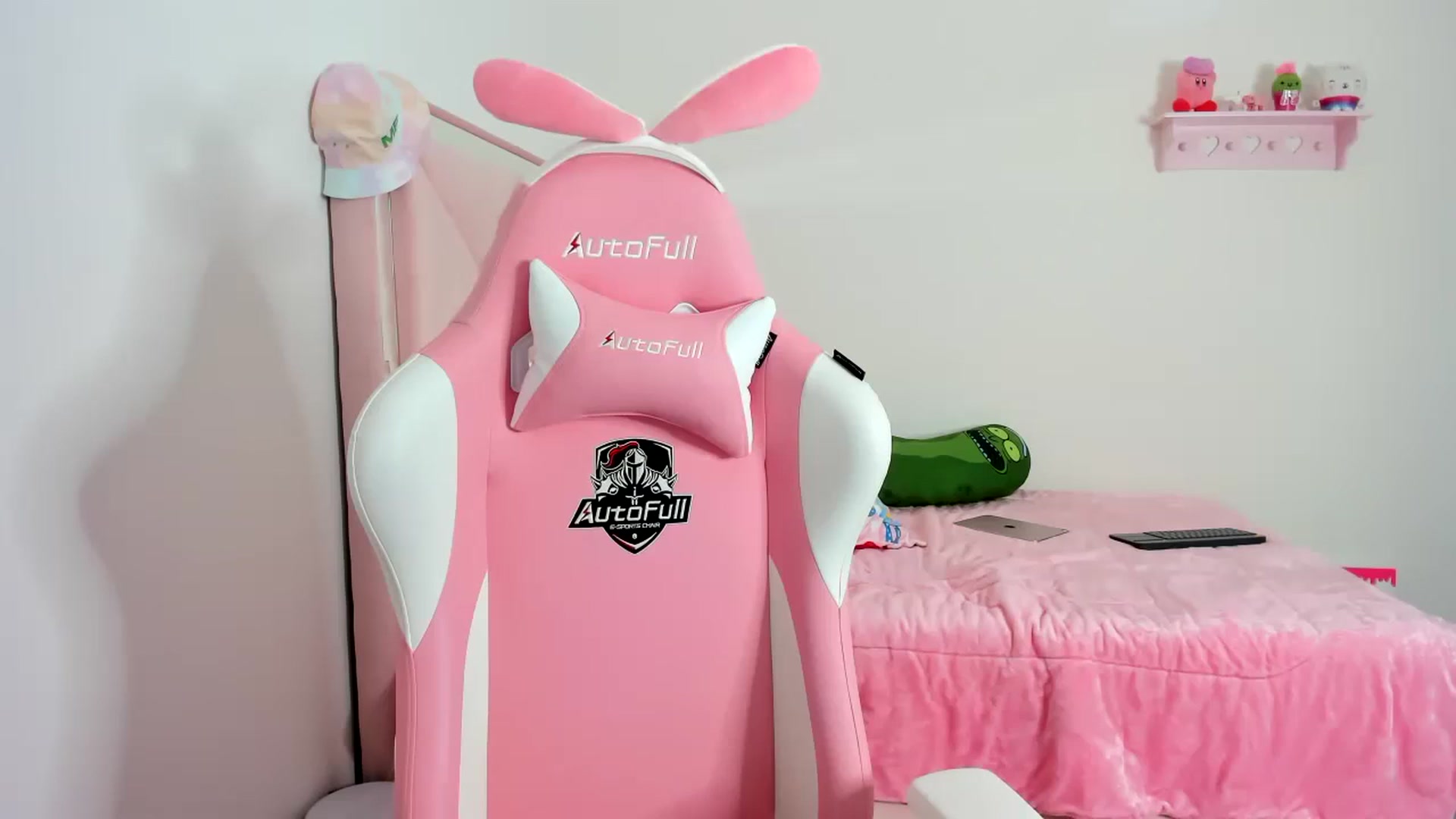 Gallery image thumbnail from Cherrycute666's myfreecams stream on, 12/19/2023, 10:49 image 19 of 20