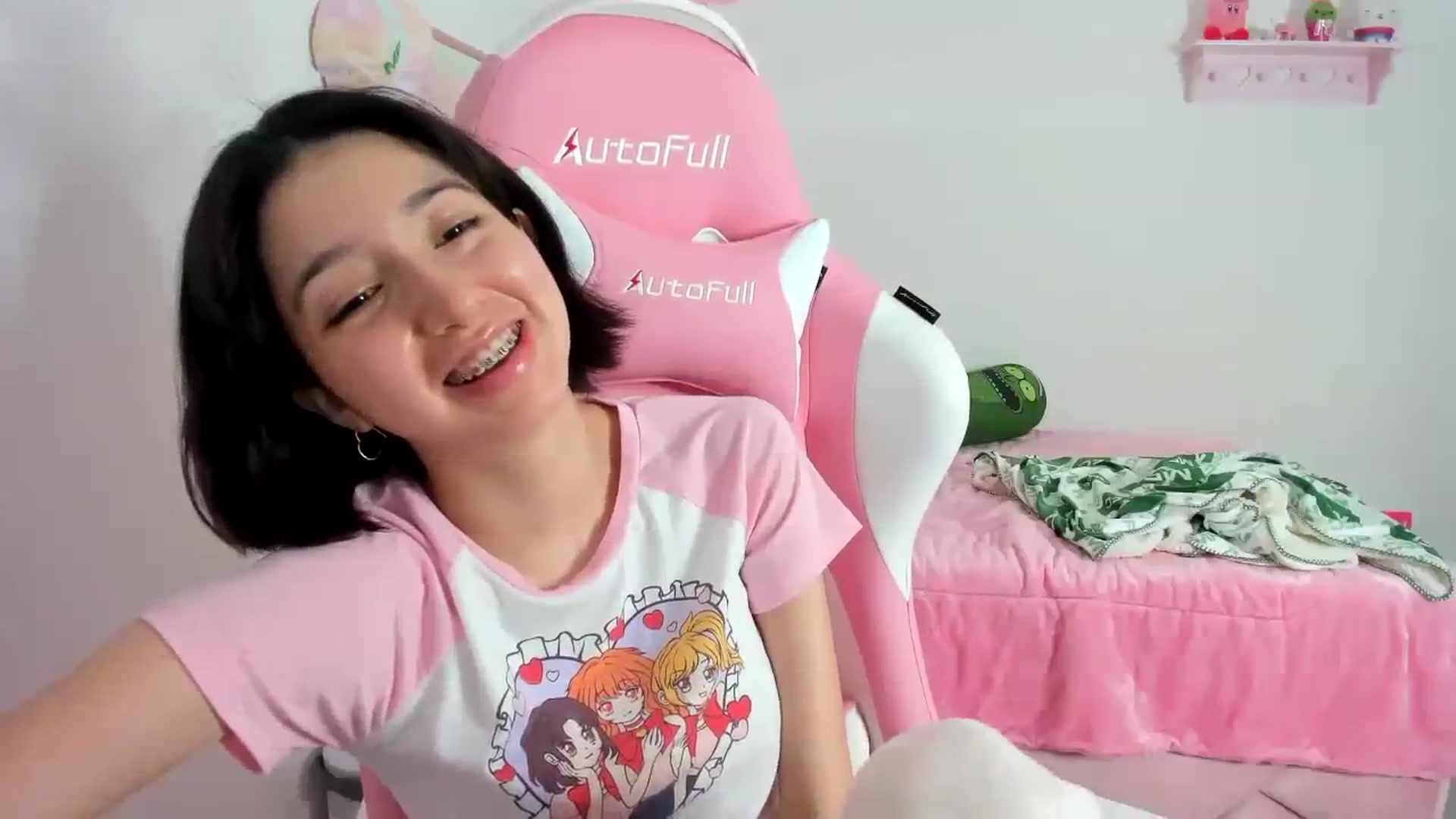 Gallery image thumbnail from Cherrycute666's myfreecams stream on, 12/19/2023, 11:12 image 14 of 20