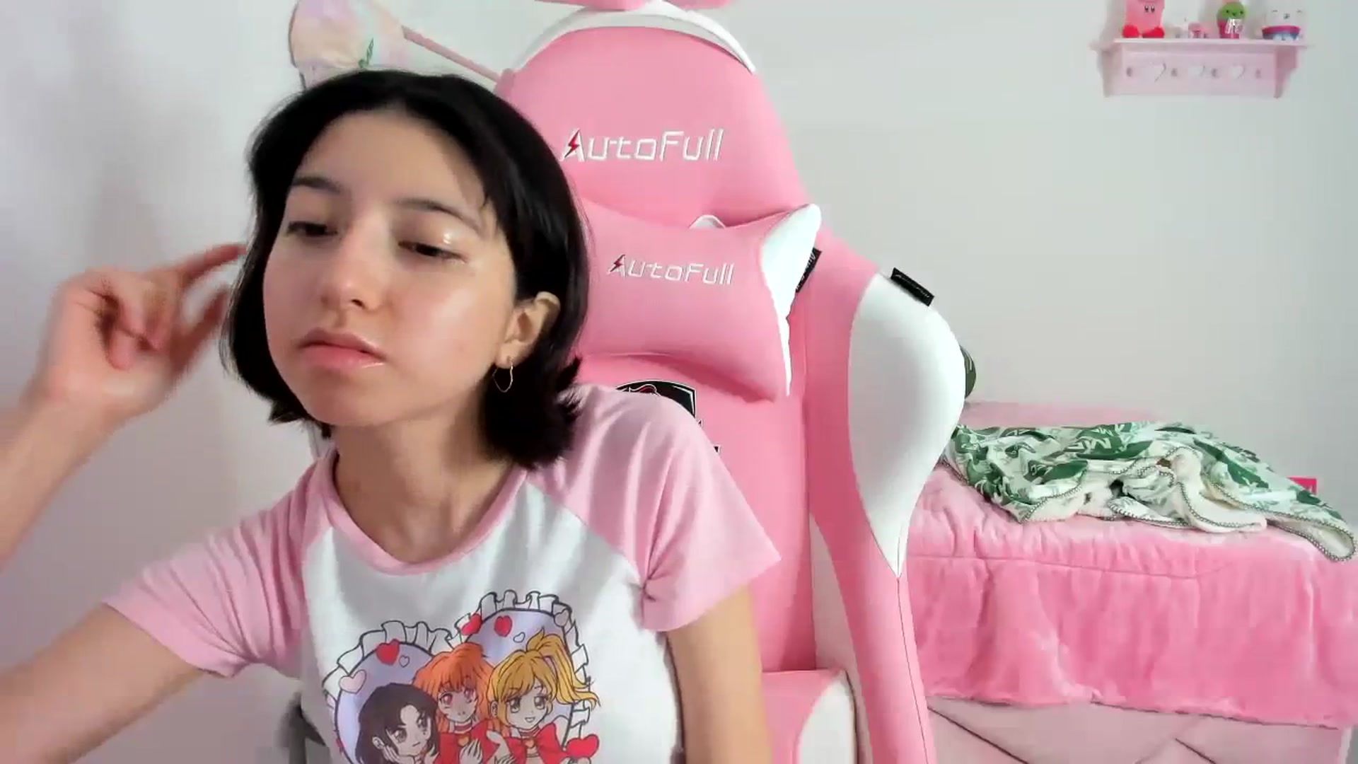 Gallery image thumbnail from Cherrycute666's myfreecams stream on, 12/19/2023, 11:12 image 9 of 20
