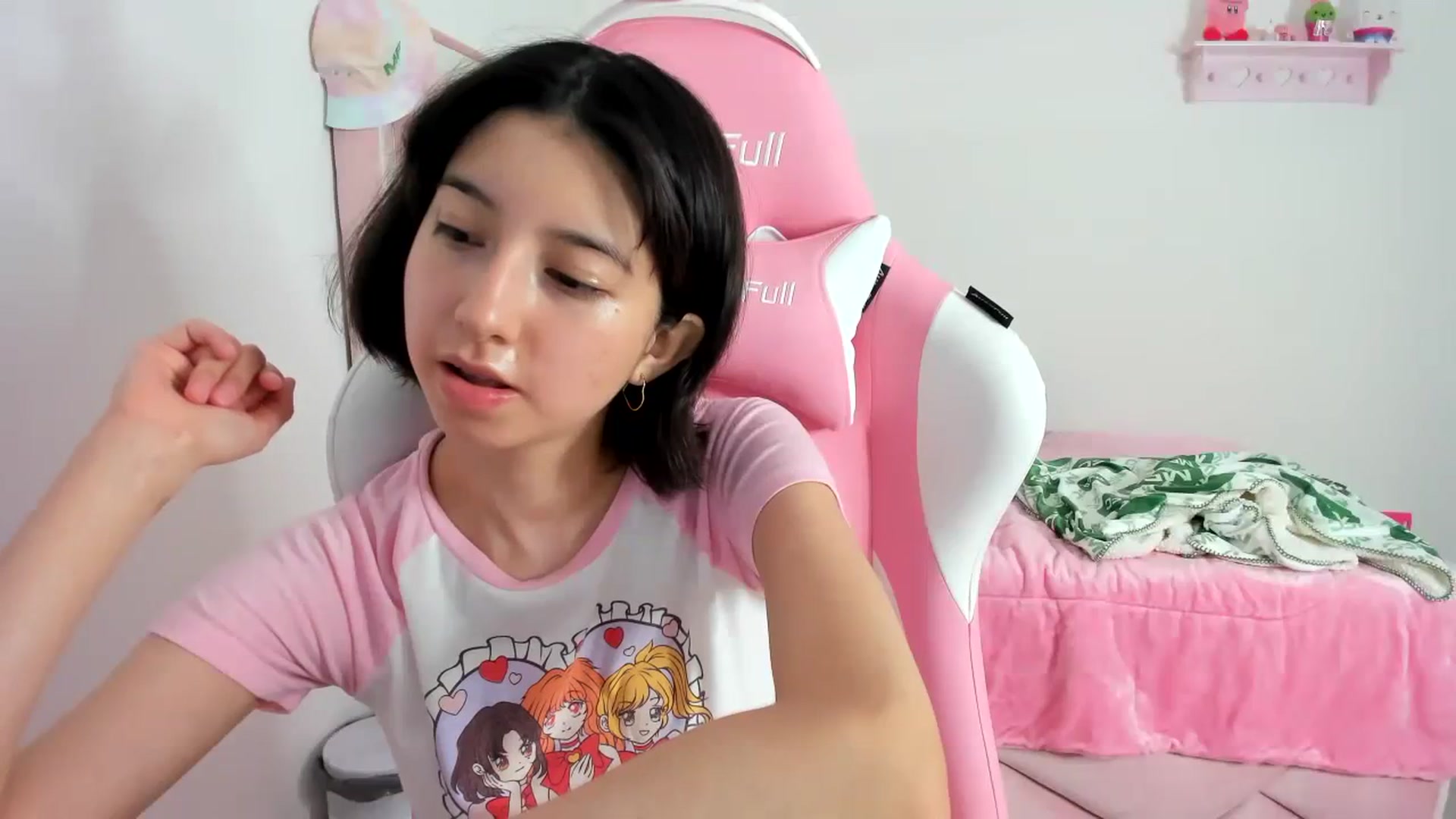 Gallery image thumbnail from Cherrycute666's myfreecams stream on, 12/19/2023, 11:12 image 6 of 20