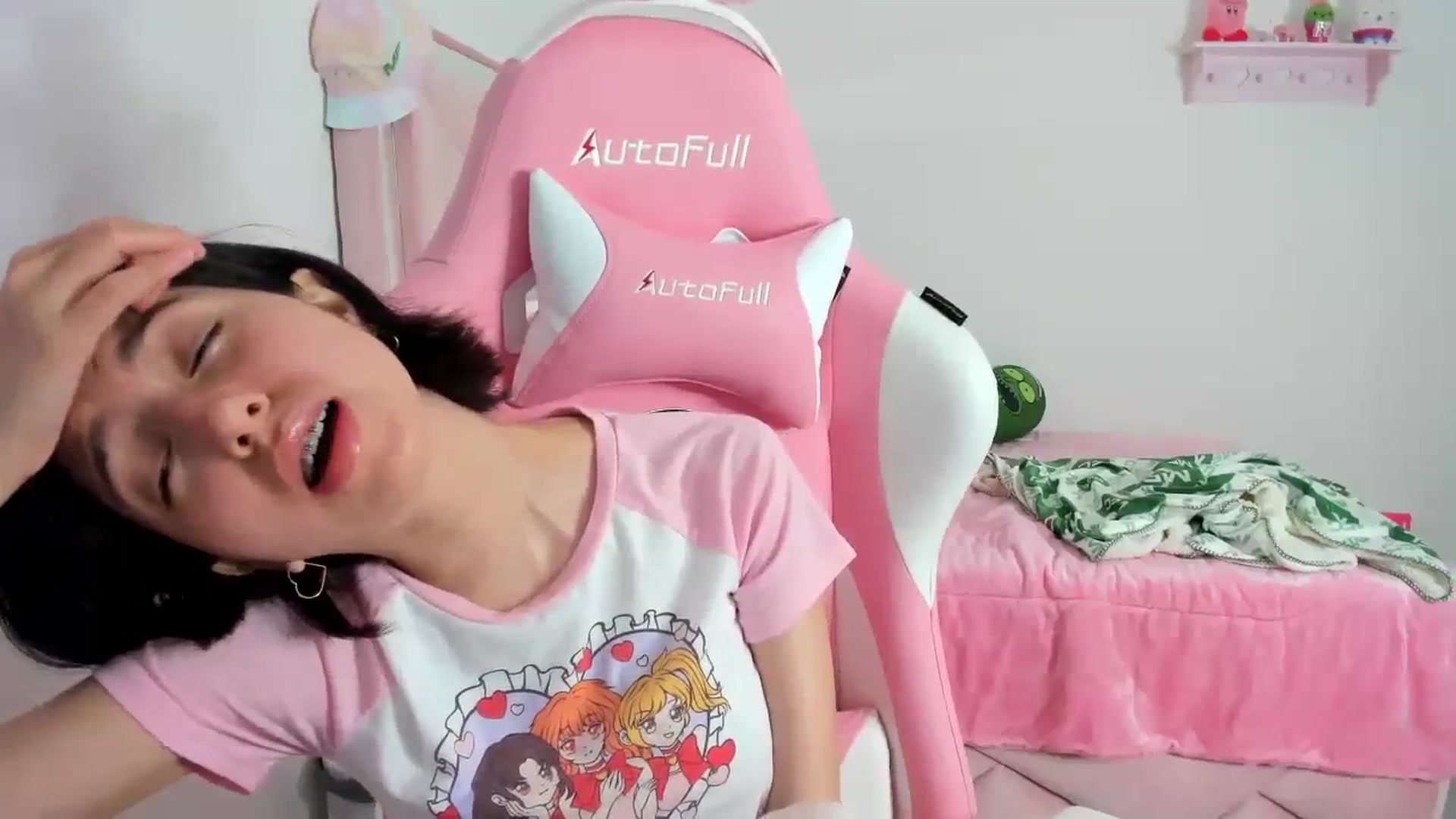 Gallery image thumbnail from Cherrycute666's myfreecams stream on, 12/19/2023, 11:12 image 11 of 20