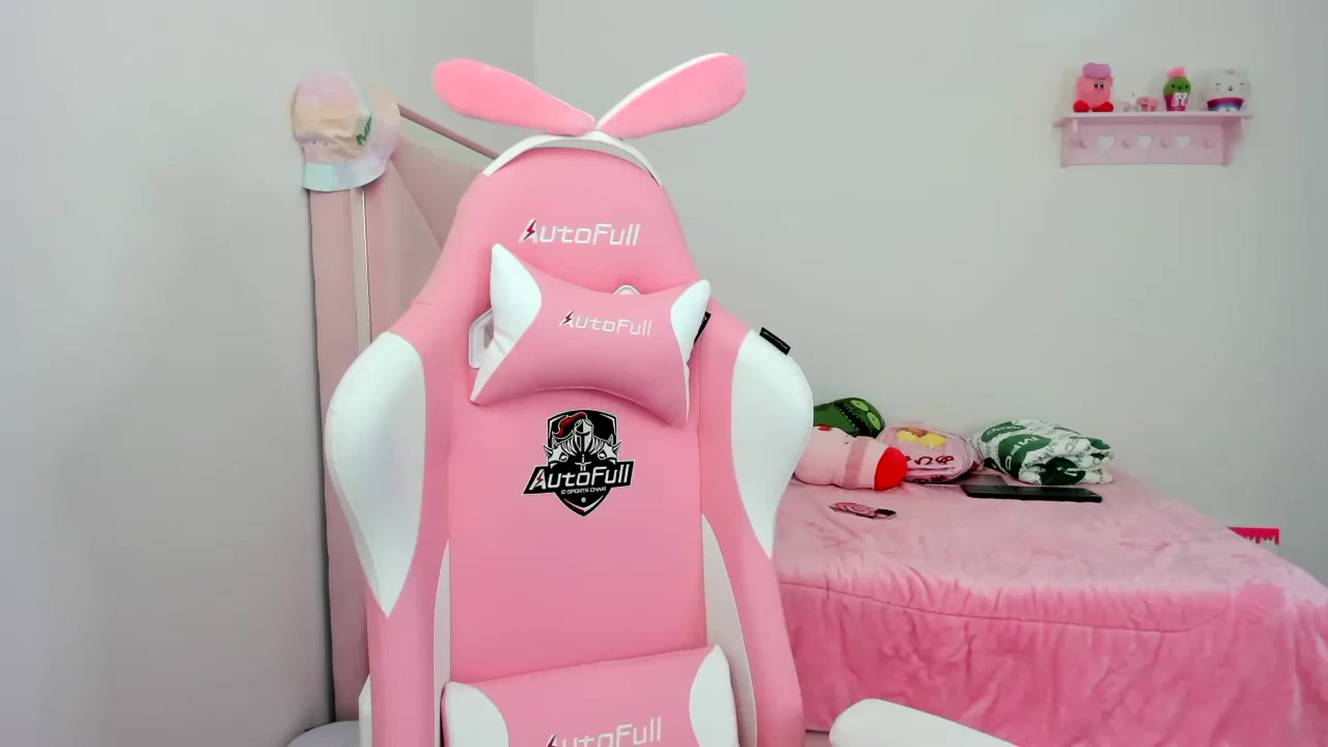 Gallery image thumbnail from Cherrycute666's myfreecams stream on, 12/19/2023, 22:07 image 3 of 20